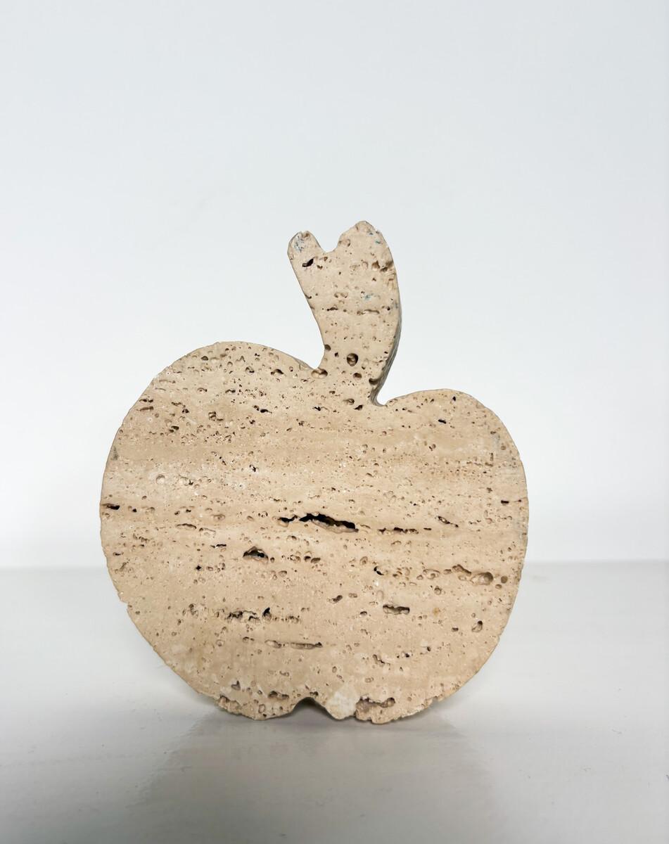 Apple-Shaped Travertine Photo Frame In Good Condition For Sale In Brussels, BE