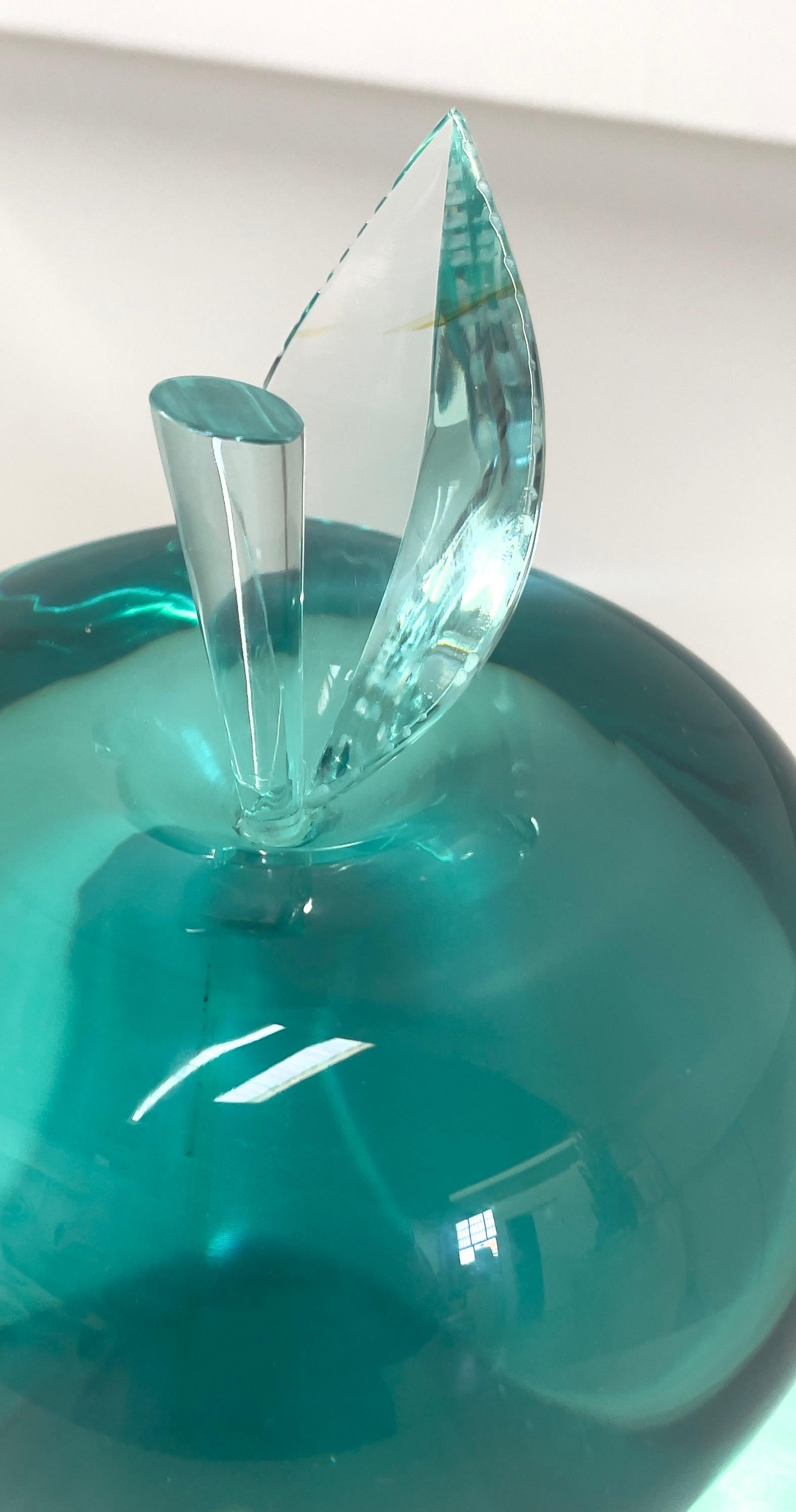 Sculpture unique 'Apple' en cristal aigue-marine fait main par Ghiró Studio en vente 2
