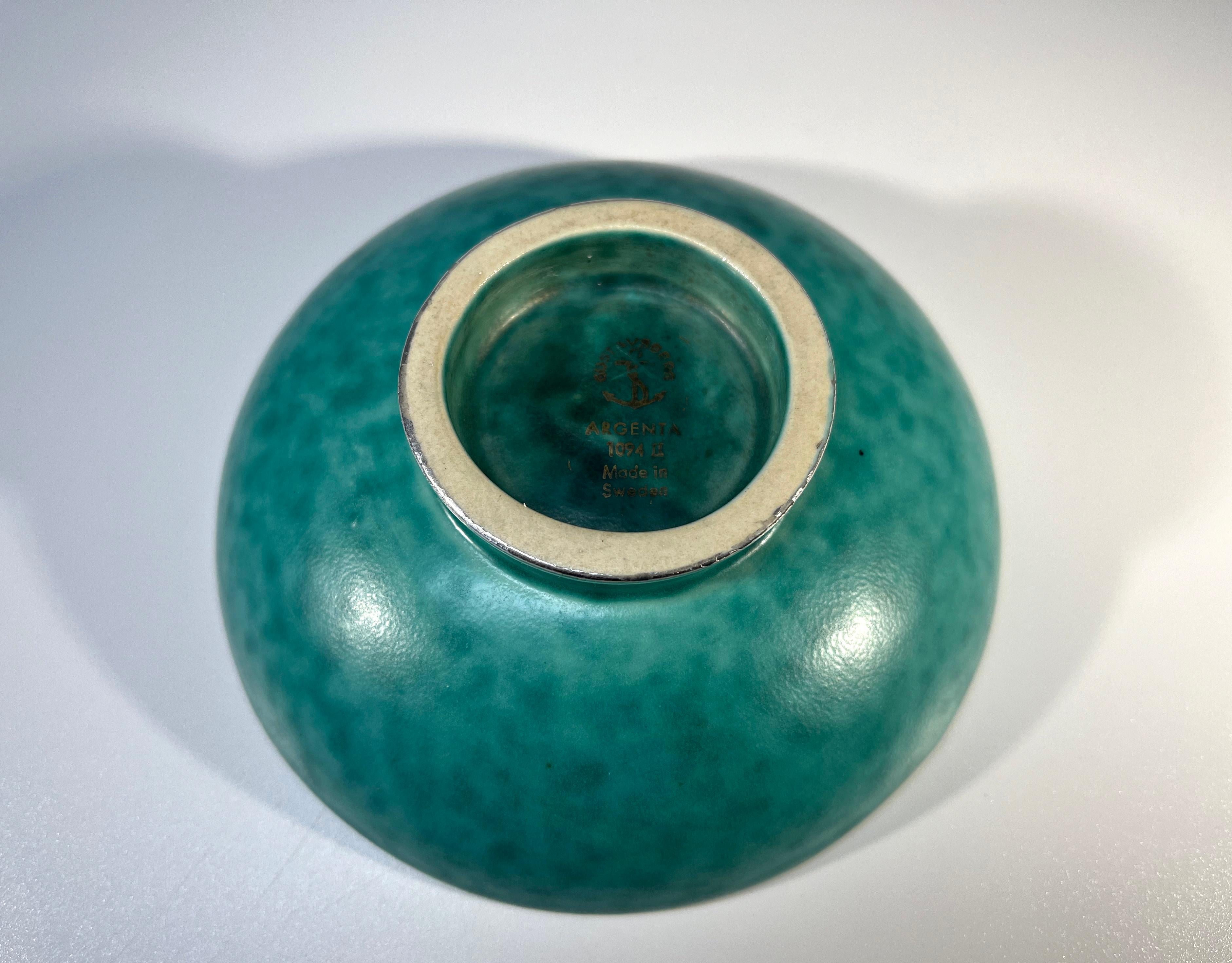 XX secolo Argento applicato su gres, Wilhelm Kage, ARGENTA, Piatto con piede di Gustavsberg in vendita