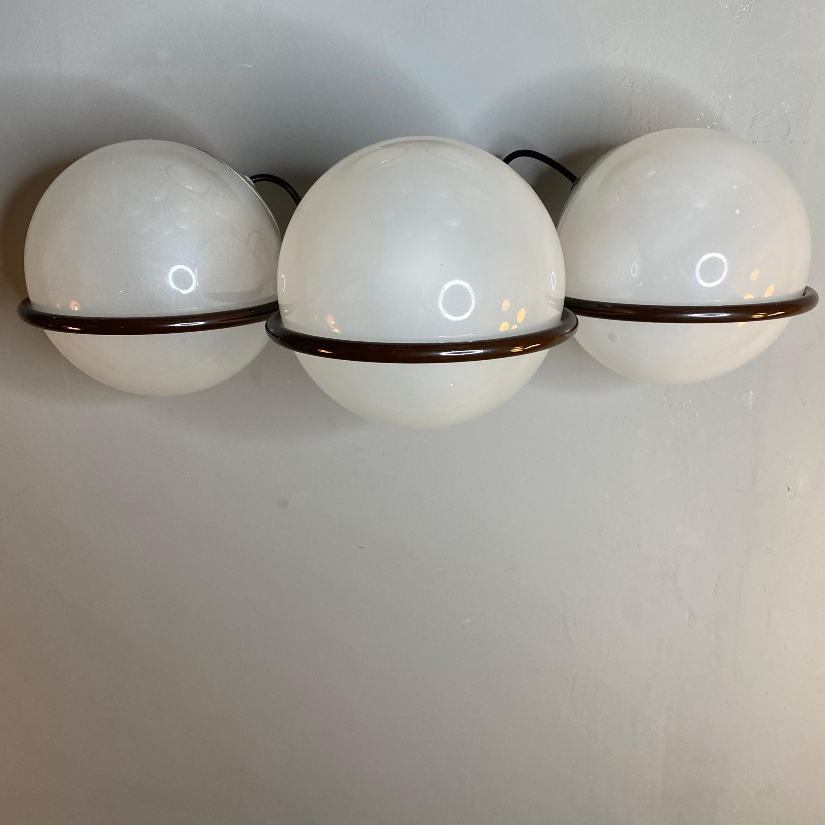 Modern Applique 3 sfere, Gino Sarfatti per Arteluce For Sale