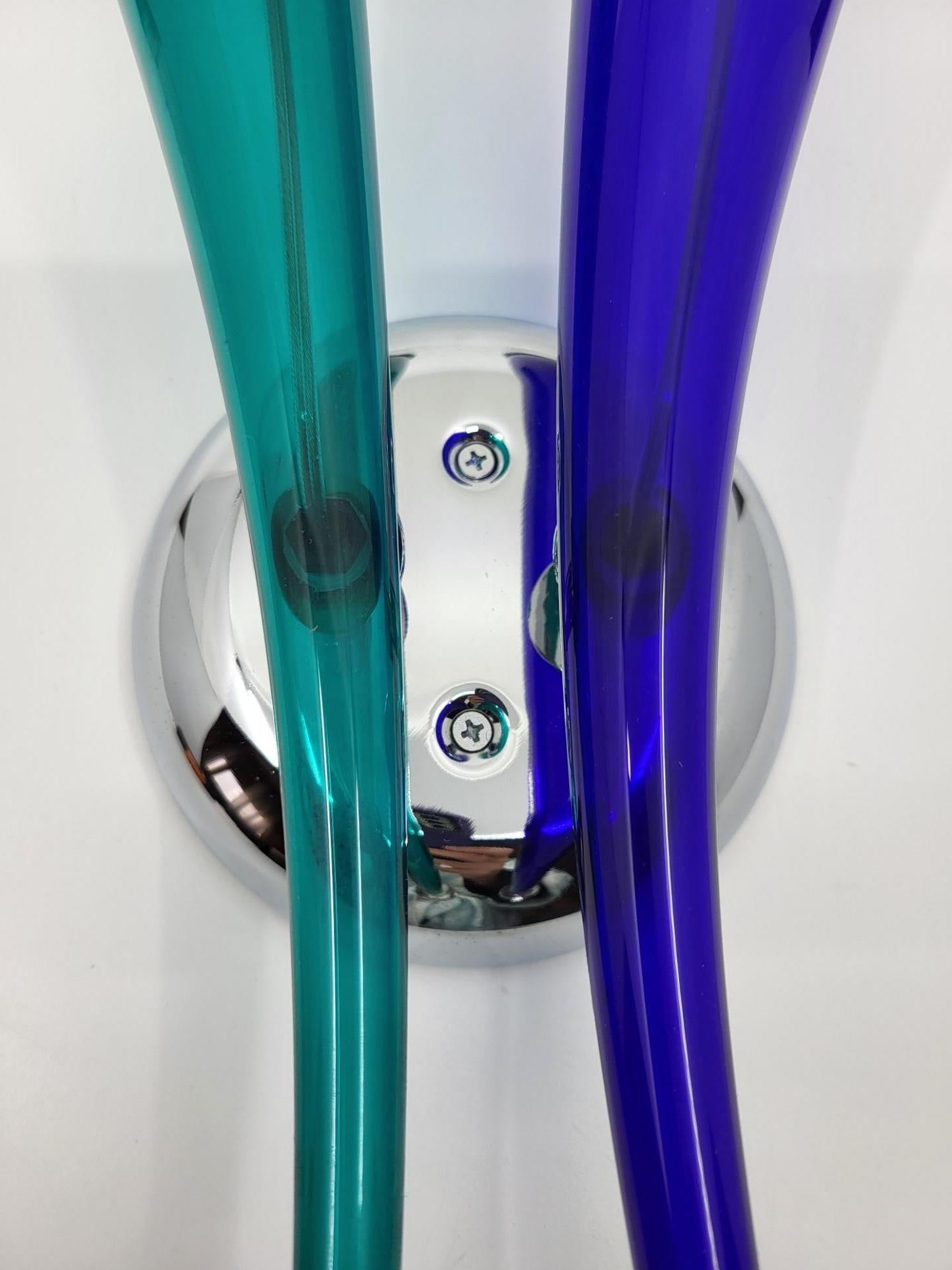 Aplique Ducal de doble sujetador en cristal de Murano creado por el diseñador Giuseppe Righetto
Très grande taille : hauteur 43 centimètres
Neuves dans le carton et emballage d'origine