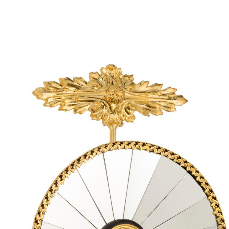 Eleve su espacio con nuestro precioso aplique de pared con un refinado marco de bronce y llamativos espejos. Descubra el equilibrio perfecto entre funcionalidad y estética con este impresionante aplique de pared, diseñado para complementar su