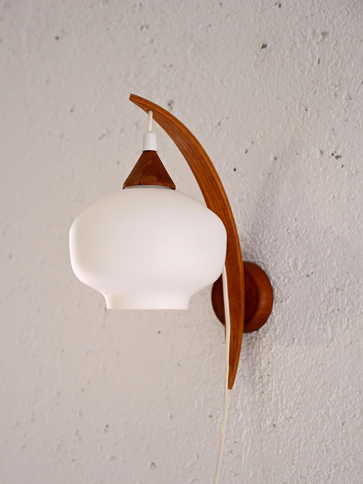 Scandinavian Applique con opalina in vendita
