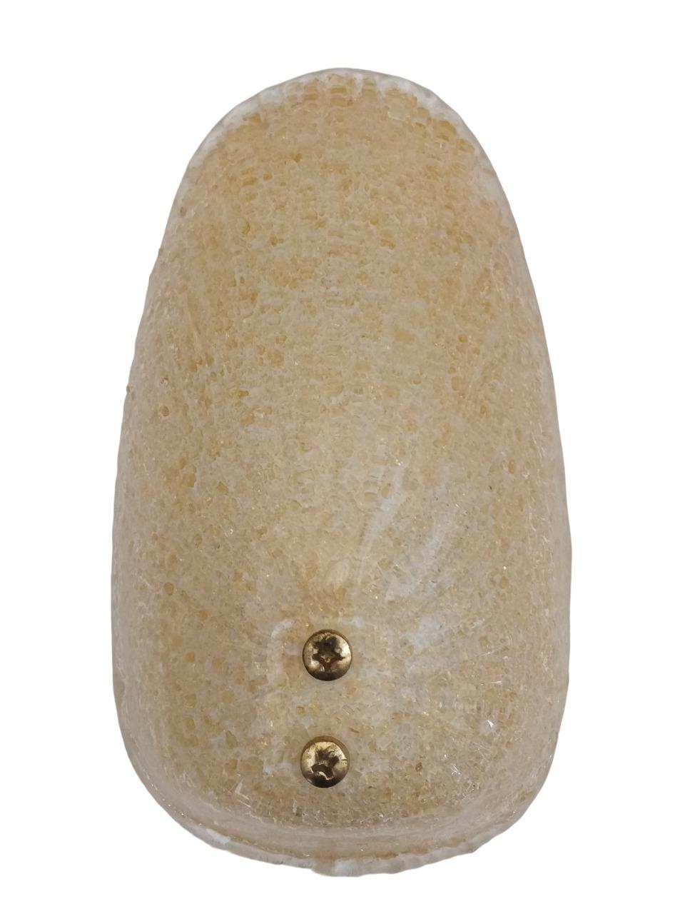 Italian Applique di “Mazzega” color miele in vetro di Murano, Italia anni ‘60 in vendita