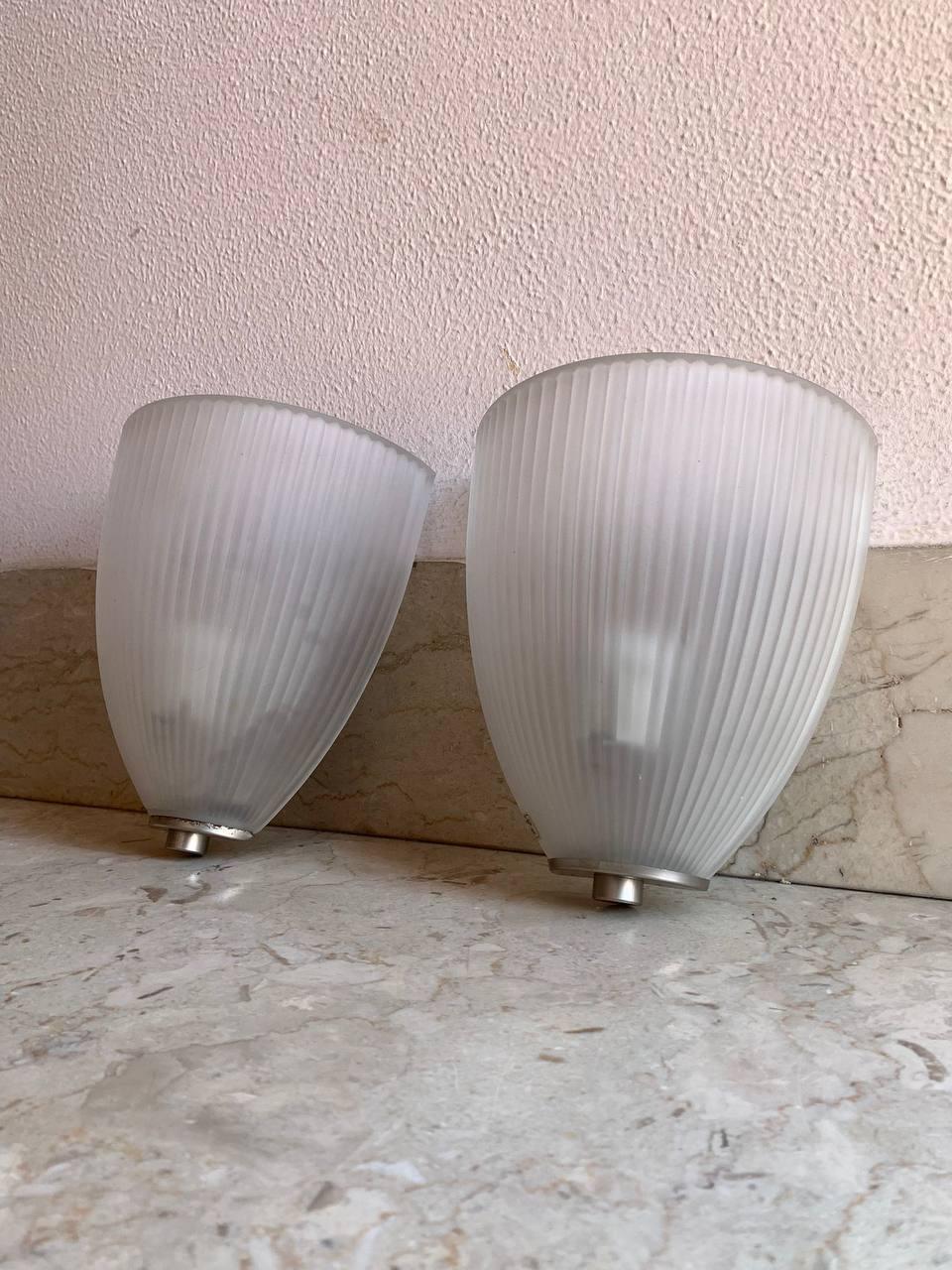 Eleganter Wandleuchter aus Milchglas 1970 Sergio Mazza geschütztes Design (Moderne der Mitte des Jahrhunderts) im Angebot