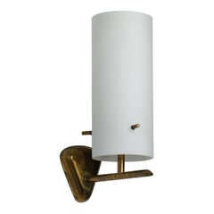 Applique en laiton et verre opalin : Italie, milieu du siècle dernier