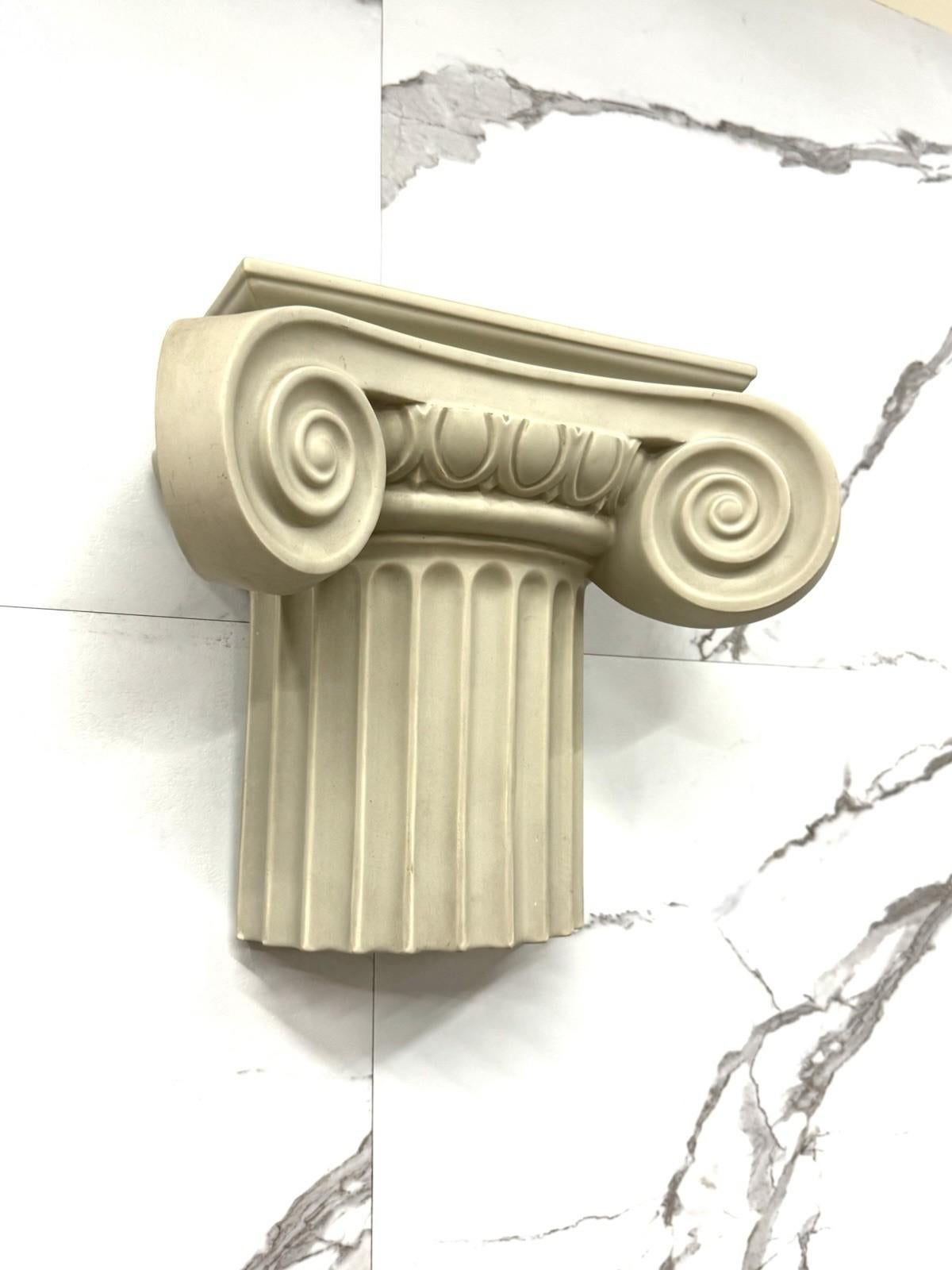 Applique in Ceramica Capitello Greco Anni 80 Lampada Design (Italian) im Angebot