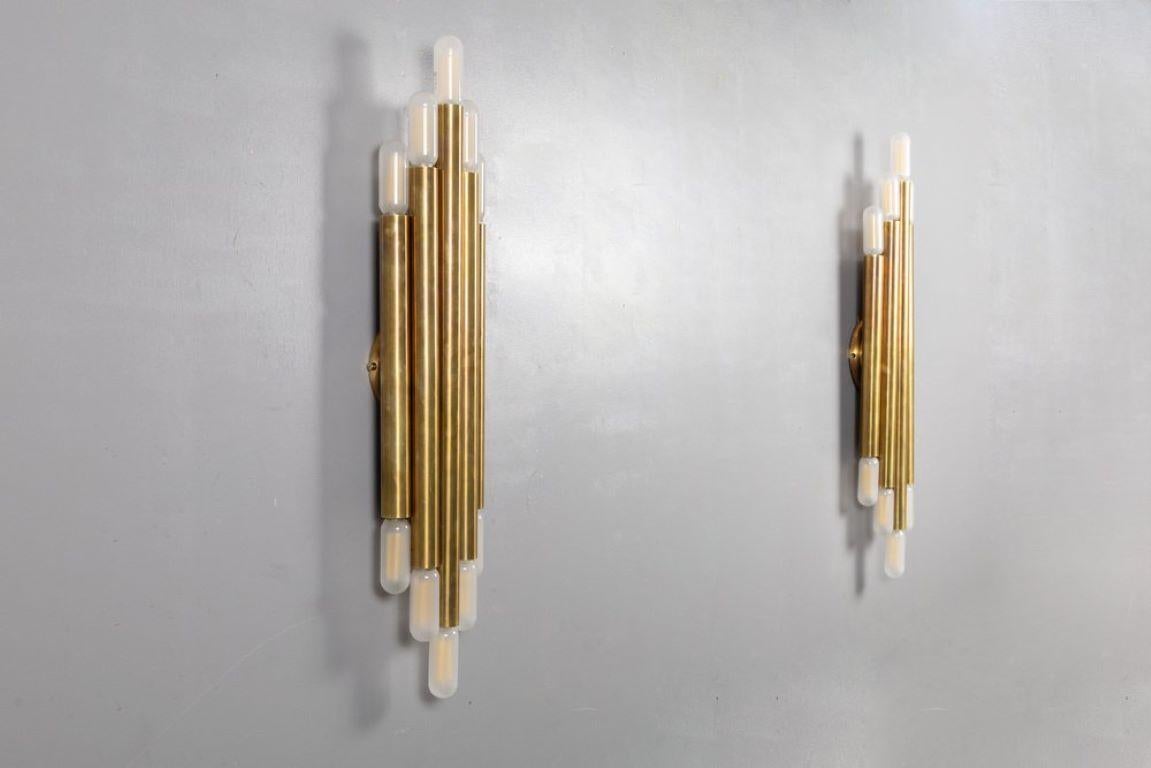 Midcentury brass wall sconce in the style of  Gio Ponti In Good Condition For Sale In Torino, IT