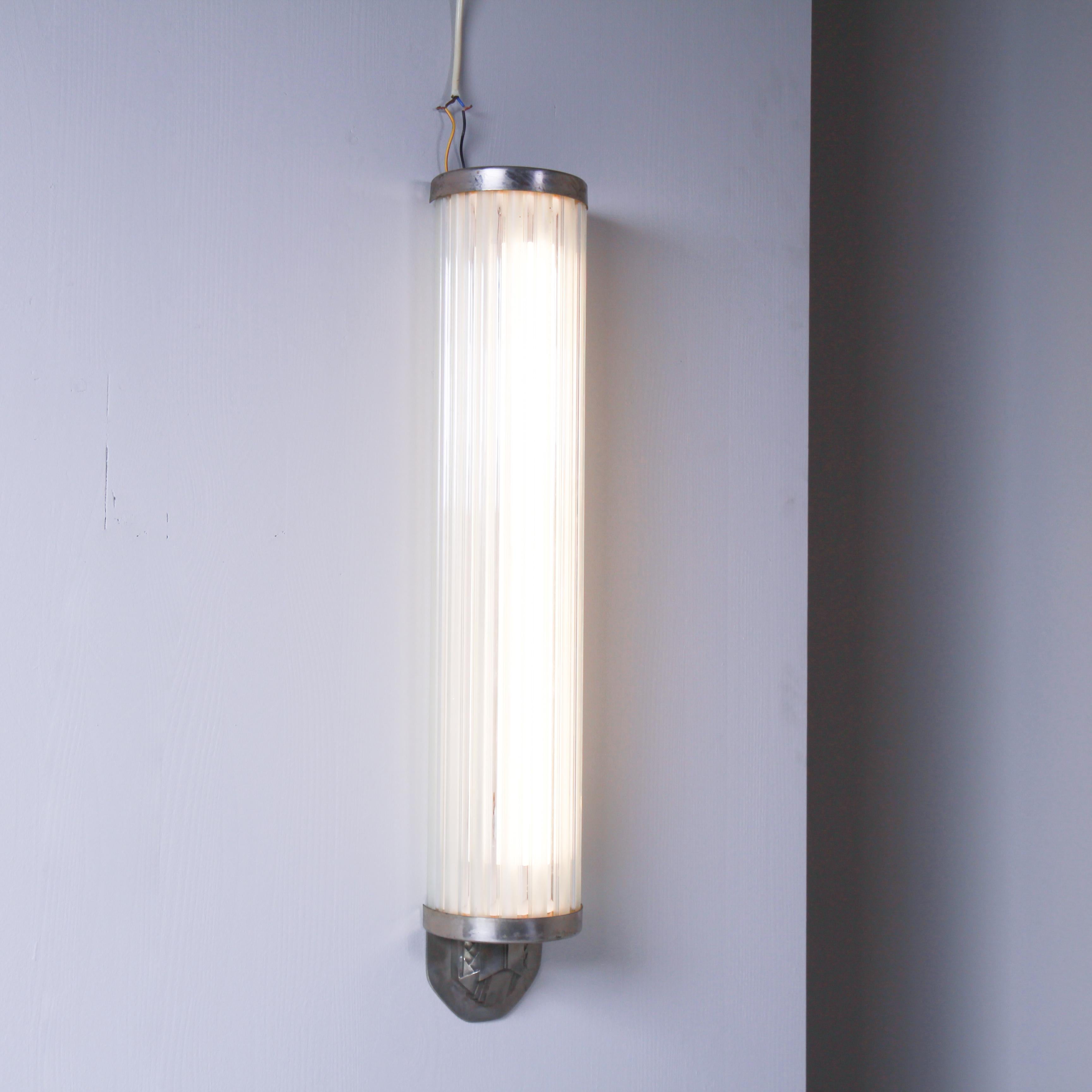 Italian Art Deco style wall sconce, 1930s large version For Sale