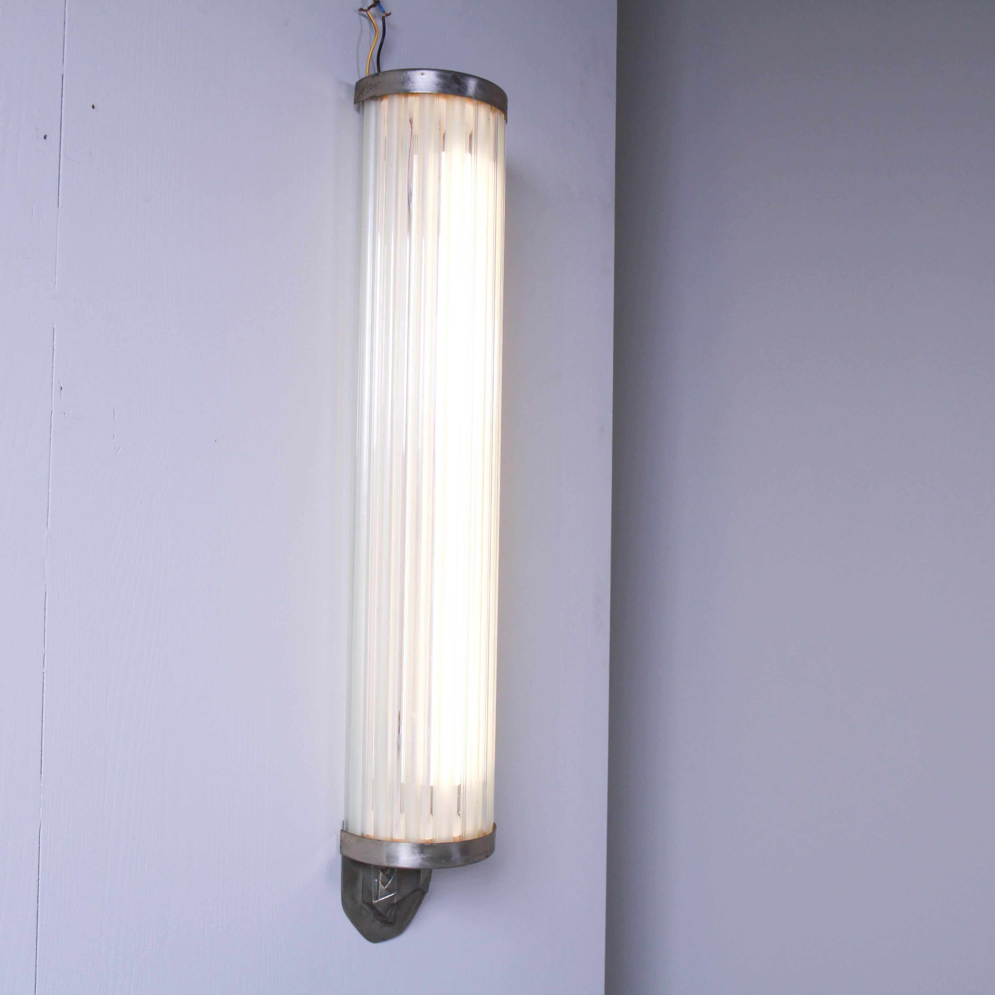 Metal Art Deco style wall sconce, 1930s large version For Sale