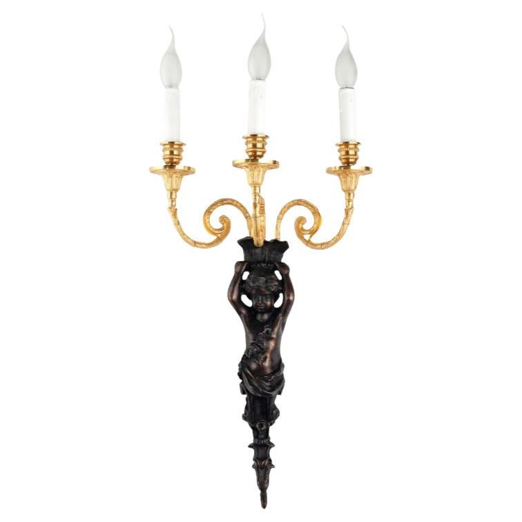 Mytho aplique de tres luces en bronce con putto en venta