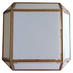 Applique quadrata in vetro opalino bianco e metallo patinato oro Italia anni ‘70