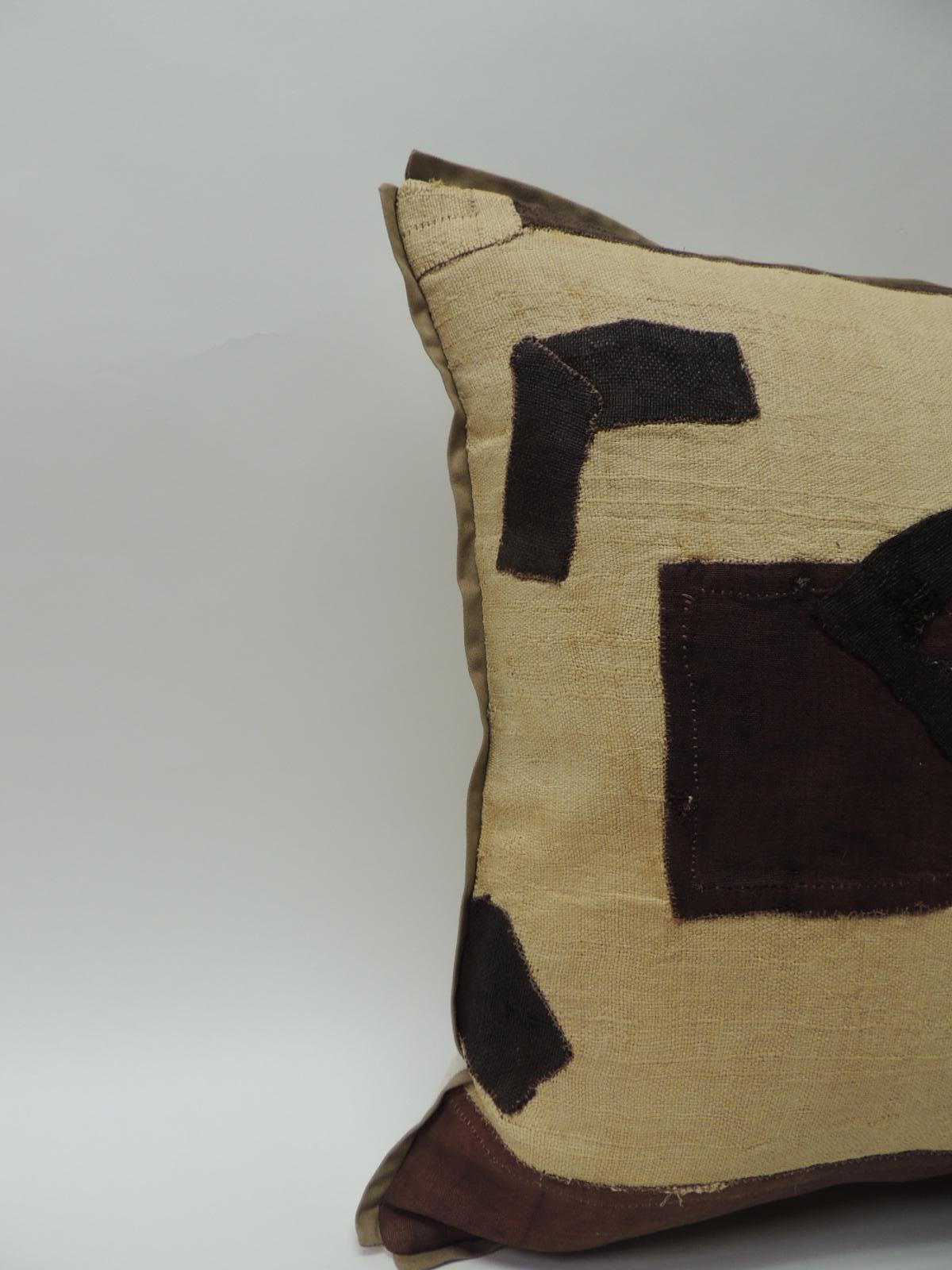 Applique raffia, patchwork and applique brown, black and natural decorative pillow,
custom flat cotton trim in earth-tone khaki color all around. Natural cotton and linen backing. Pillow handcrafted and designed in the USA with custom made