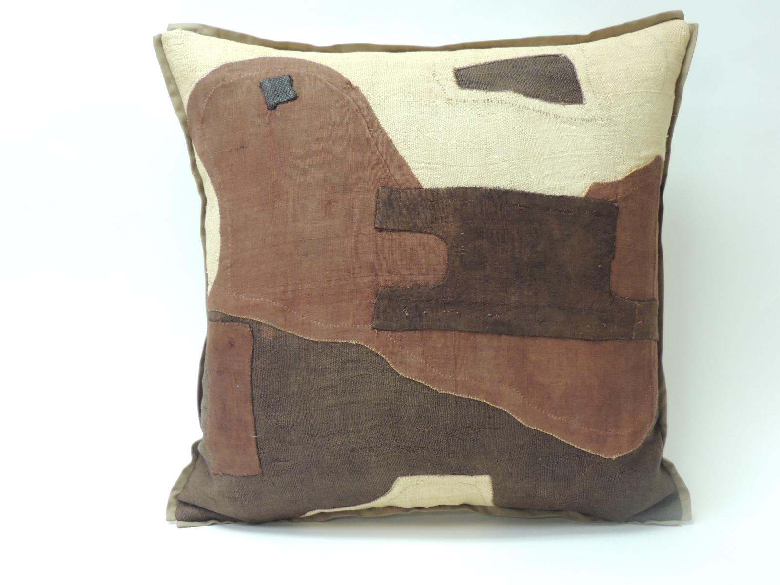 Applique raffia, patchwork and applique brown, black and natural decorative pillow.
Custom flat cotton trim in earth-tone khaki color all around. Natural Cotton and linen backing. Pillow hand-crafted and designed in the USA with custom made