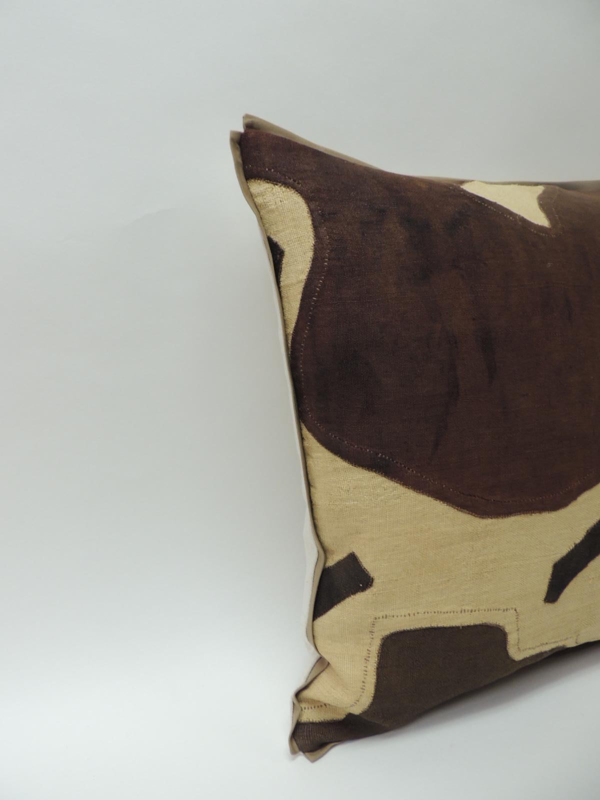 Applique raffia, patchwork and applique brown, black and natural decorative pillow
Custom flat cotton trim in earth-tone khaki color all around. Natural cotton and linen backing. Pillow hand-crafted and designed in the USA with custom made