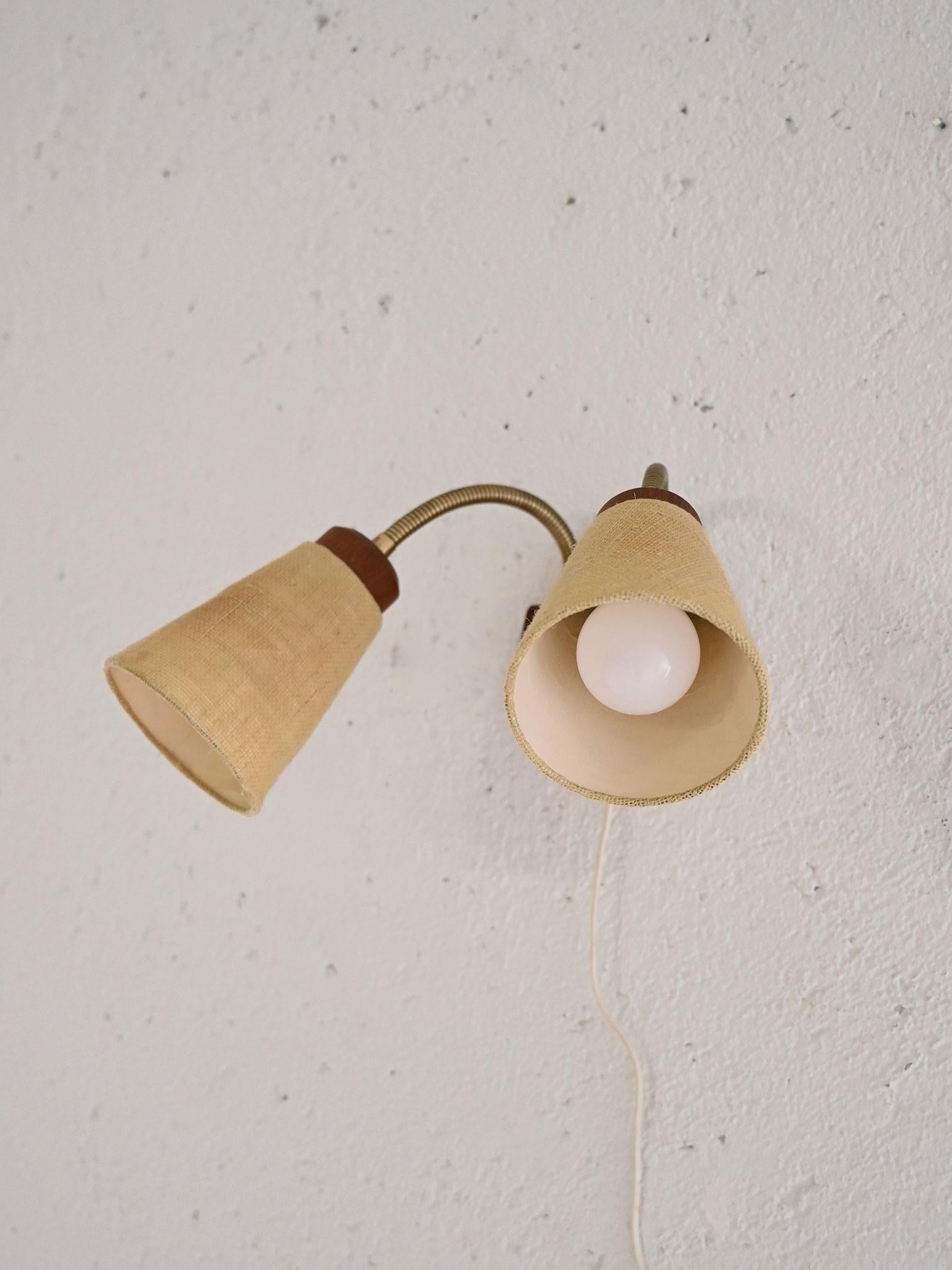 Scandinavo moderno Applique scandinava con due punti luci in vendita