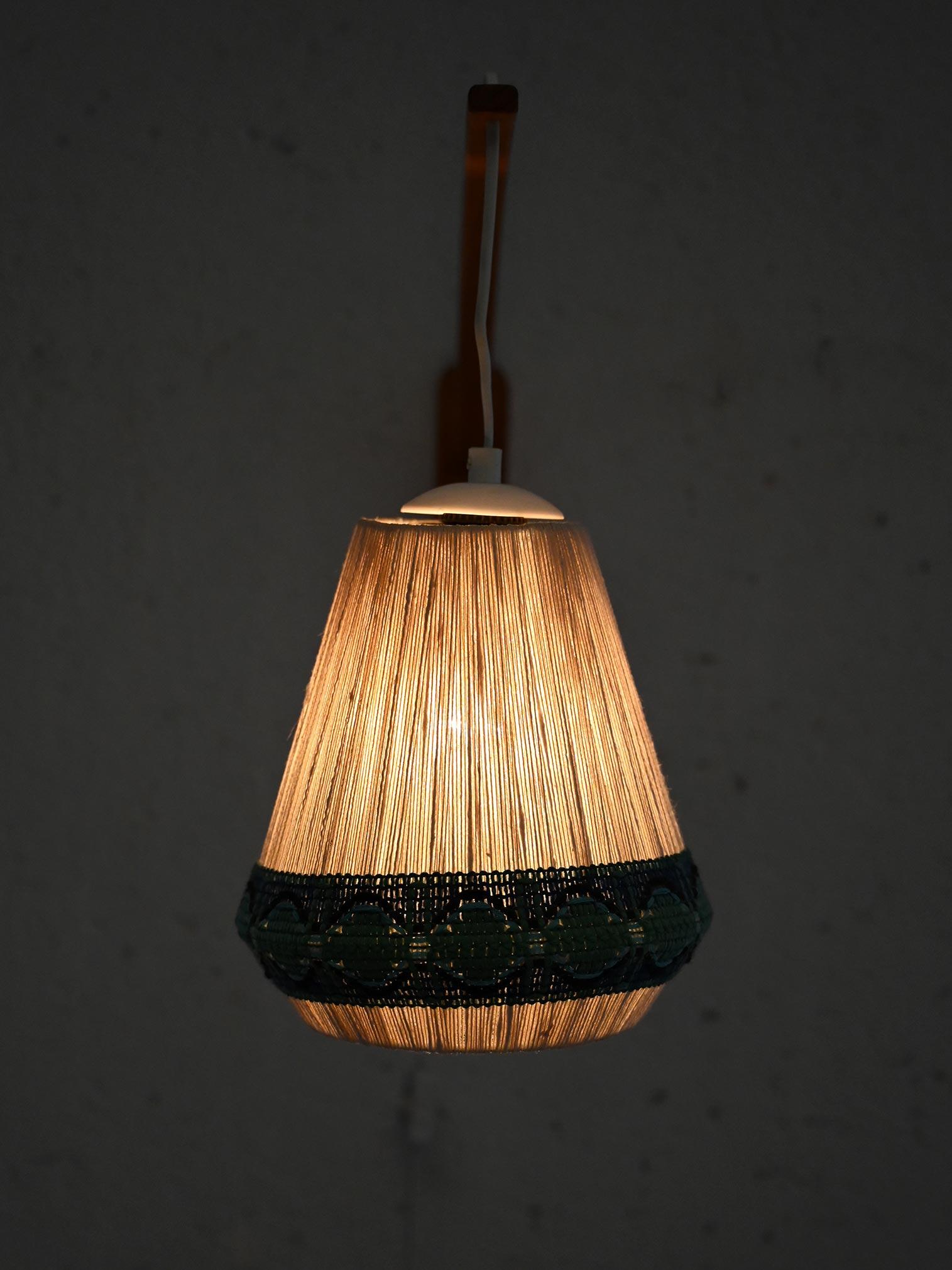 Scandinavian vintage teak and fabric wall sconce In Good Condition For Sale In Brescia, IT