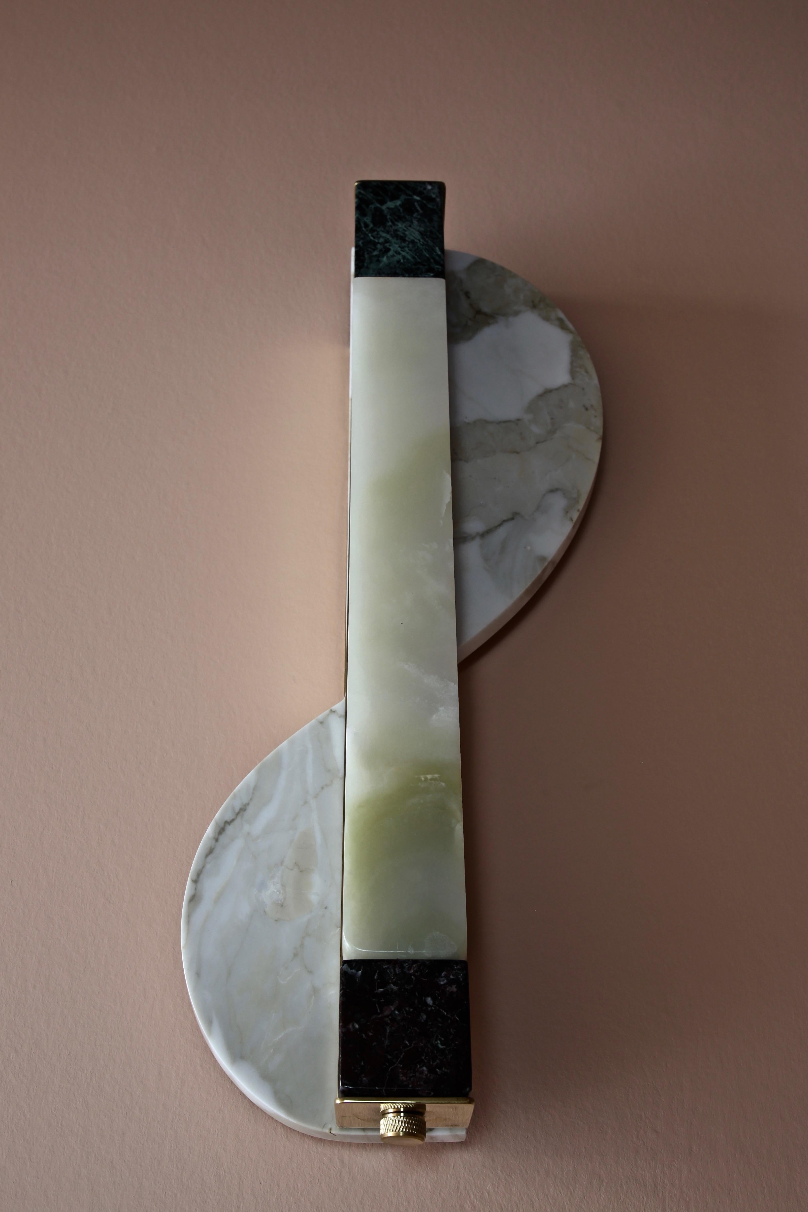 Hand-Crafted Sinuous wall sconce in onyx, gold calacatta marble, alps green and levanto red  For Sale