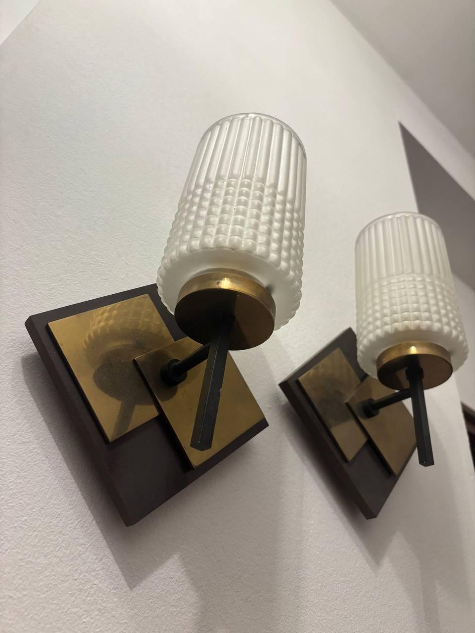 Stilnovo wall sconce  brass  1970 cast iron glass. In Good Condition For Sale In Palermo, IT