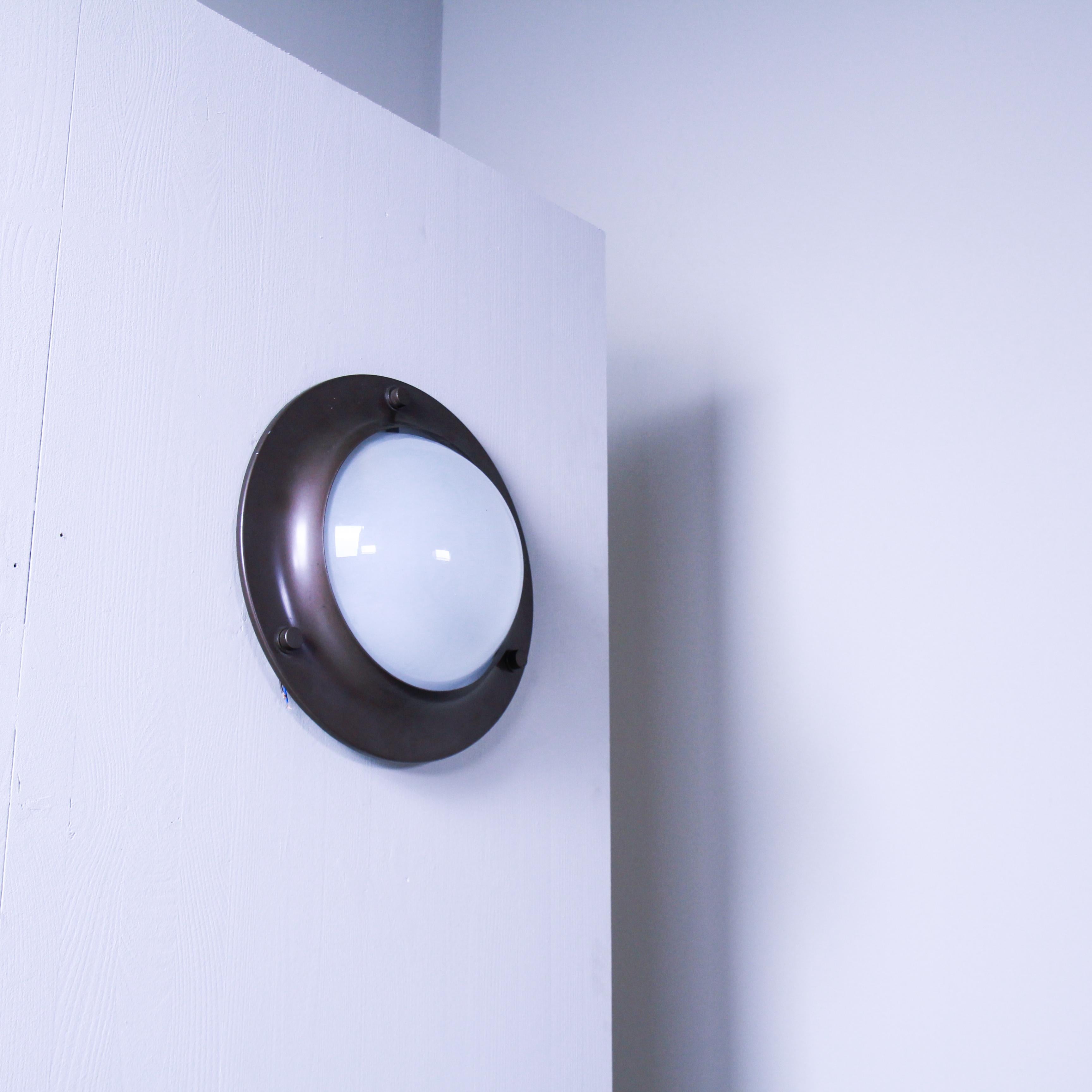 The wall sconce model 