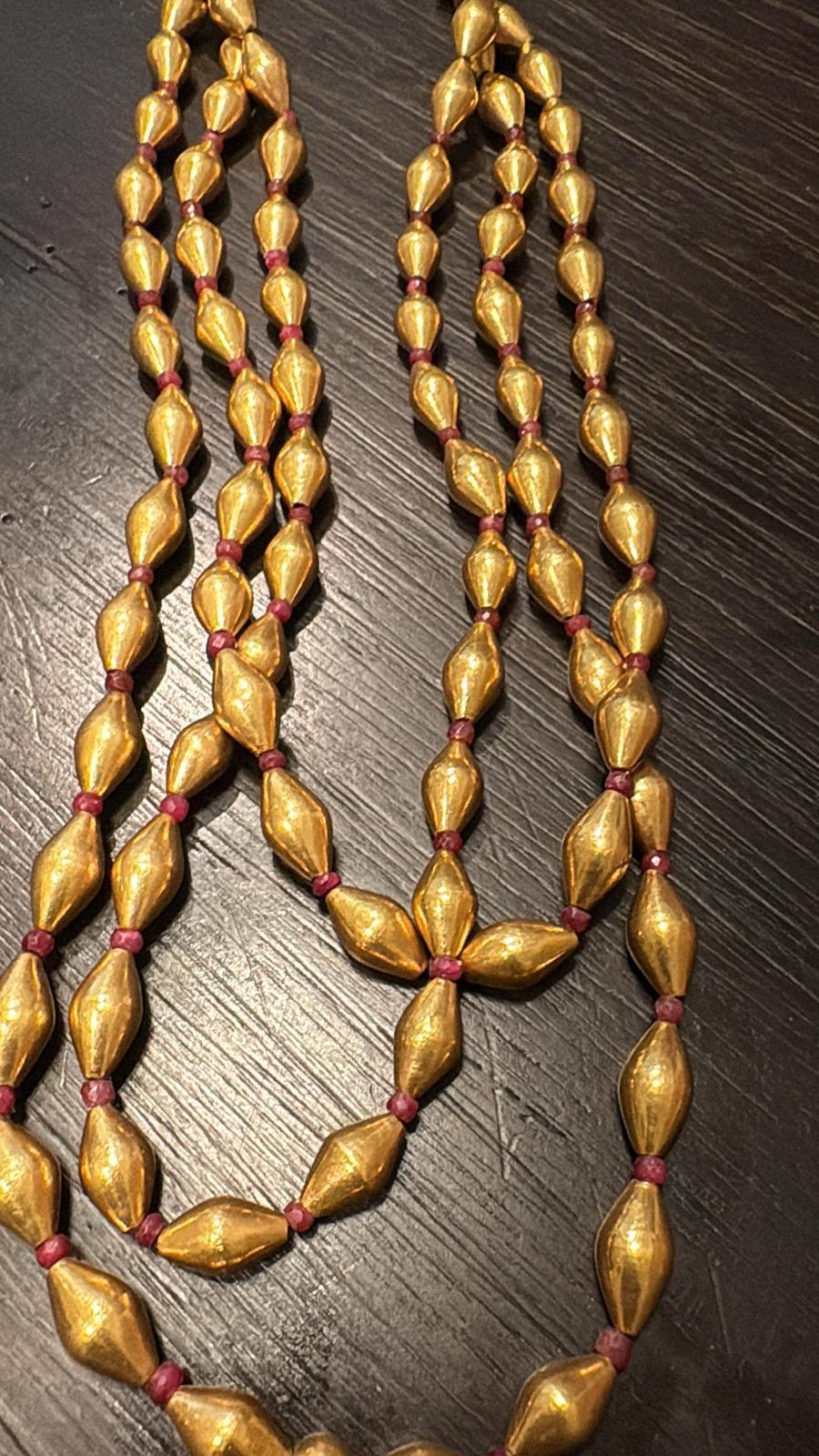 Ciondolo con gemme preziose Navratna in oro 14k con 58,5 carati di diamante in vendita 10