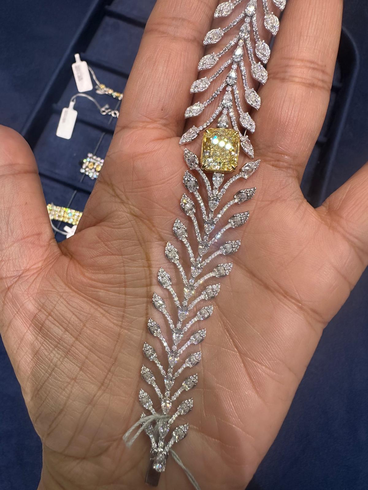 Valorada Pulsera de Diamantes Naranja con Diamantes Blancos de 25,738 quilates en venta 6