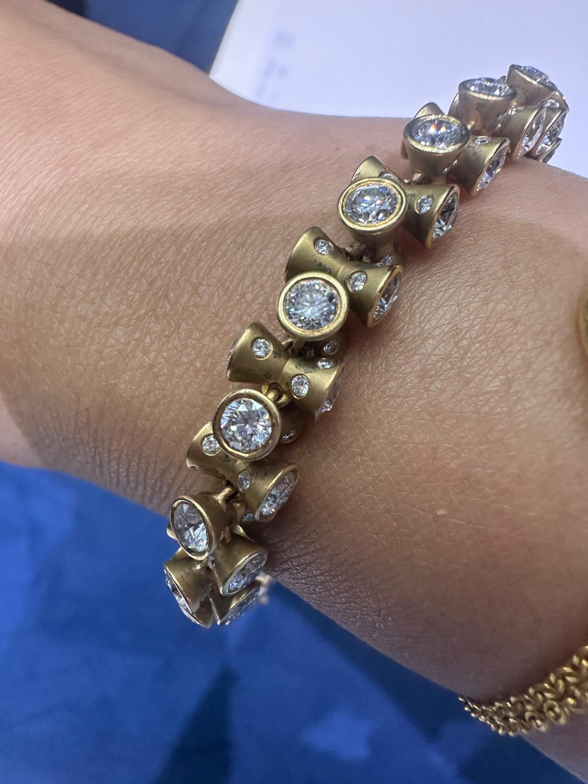 Valorada Pulsera de Diamantes Naranja con Diamantes Blancos de 25,738 quilates en venta 7