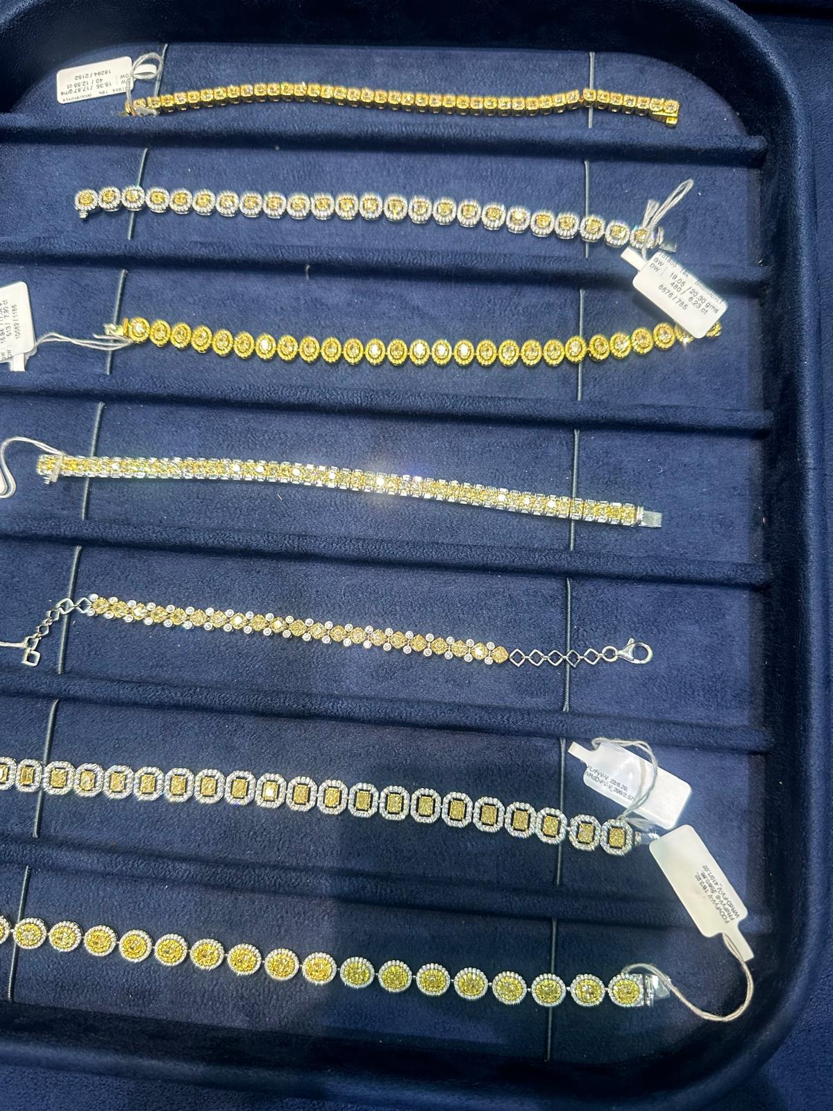 Valorada Pulsera de Diamantes Naranja con Diamantes Blancos de 25,738 quilates en venta 8