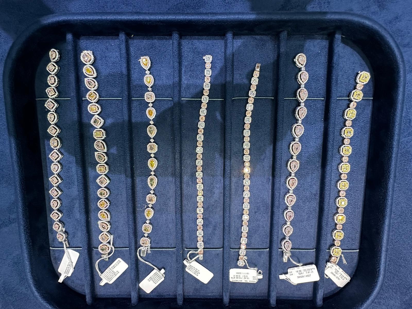 Valorada Pulsera de Diamantes Naranja con Diamantes Blancos de 25,738 quilates en venta 4