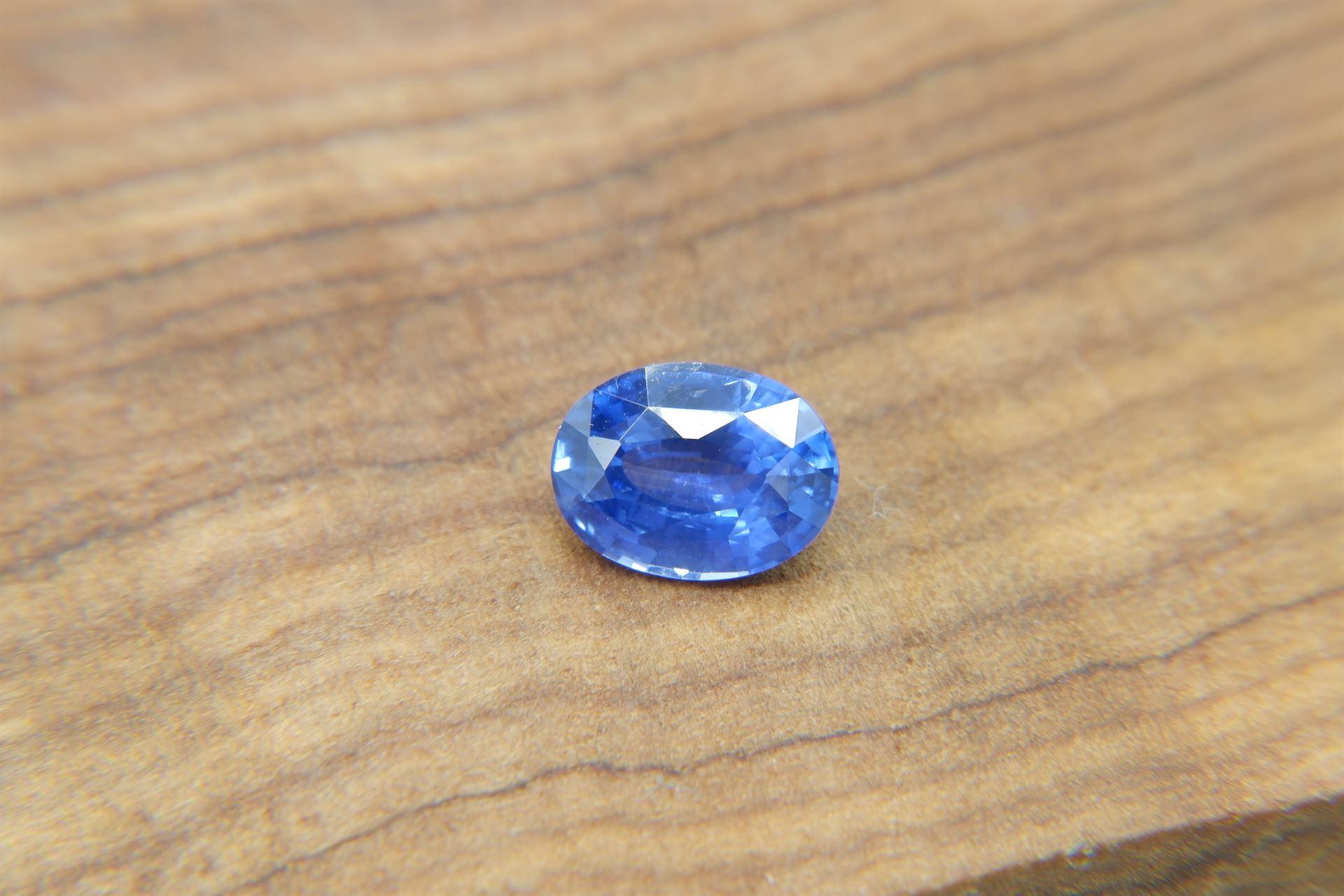 APPRAISED PREMIUM: 1.51 ct Cornflower Blue Sapphire For Sale 4