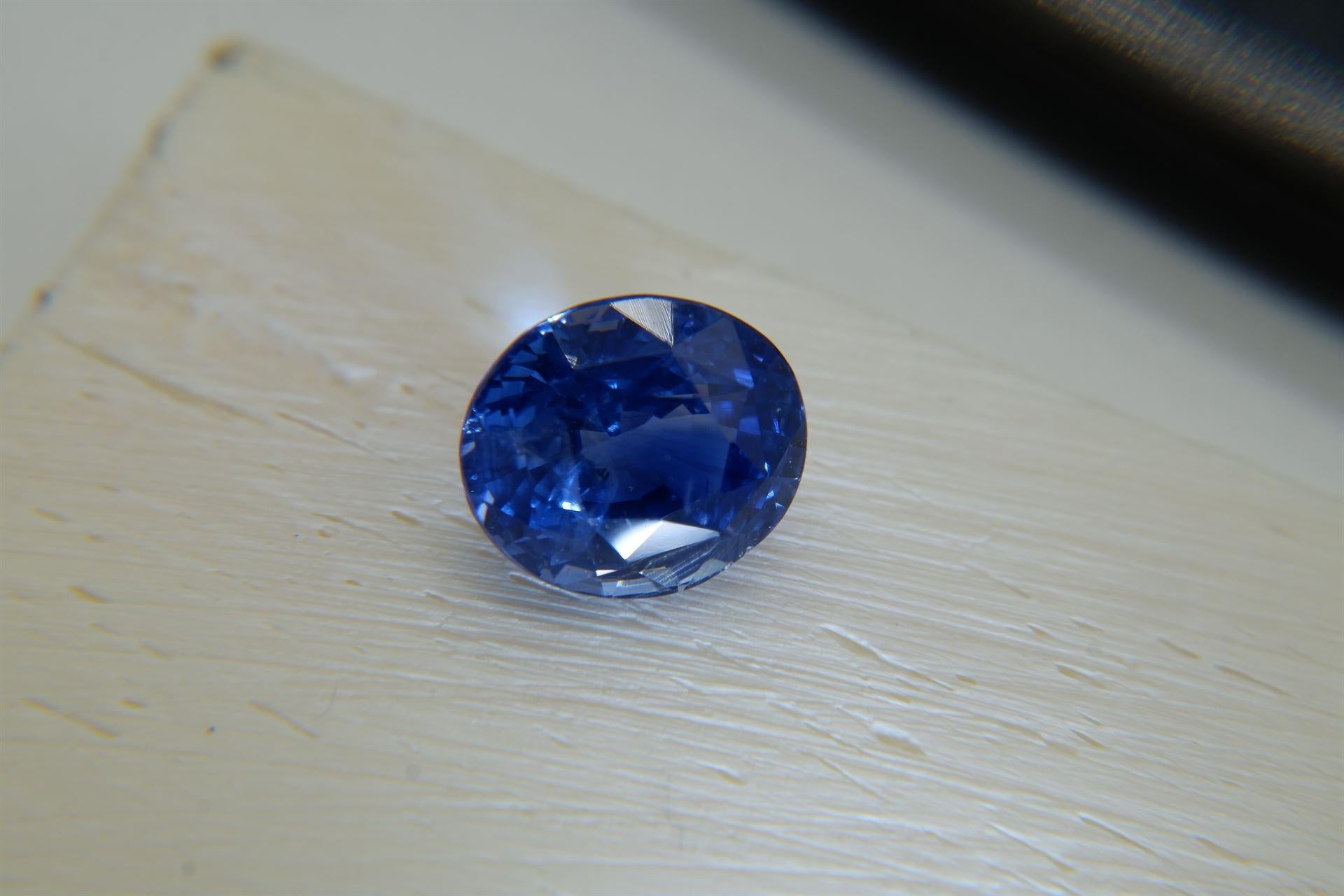 Oval Cut 3.65 ct Appraised Premium, Neon Cornflower Blue Sapphire For Sale