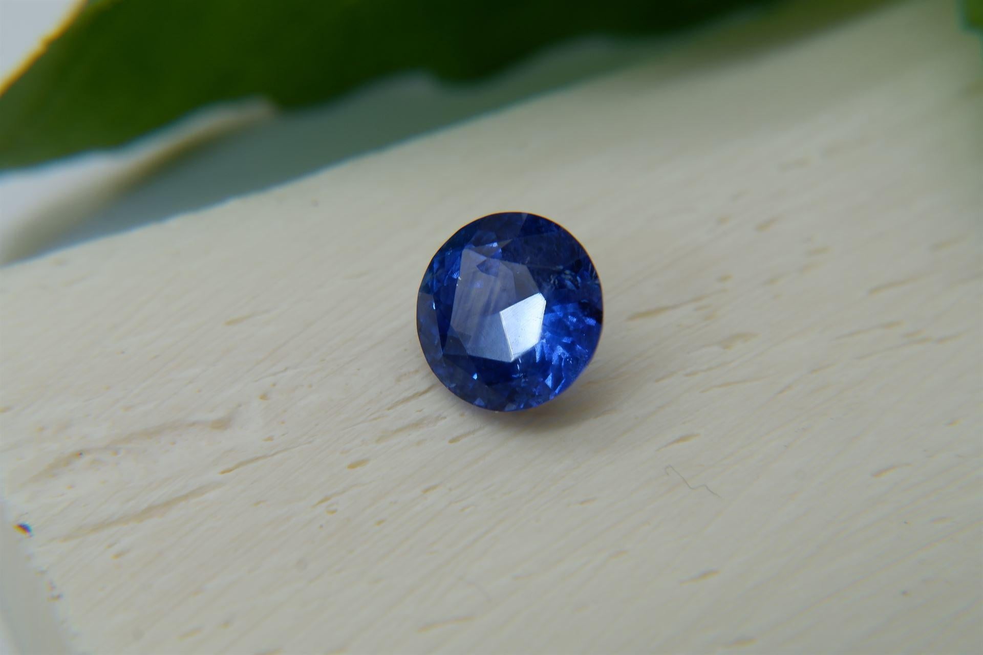 Round Cut Appraised Premium: 2.08 ct Neon Cornflower Blue Sapphire For Sale