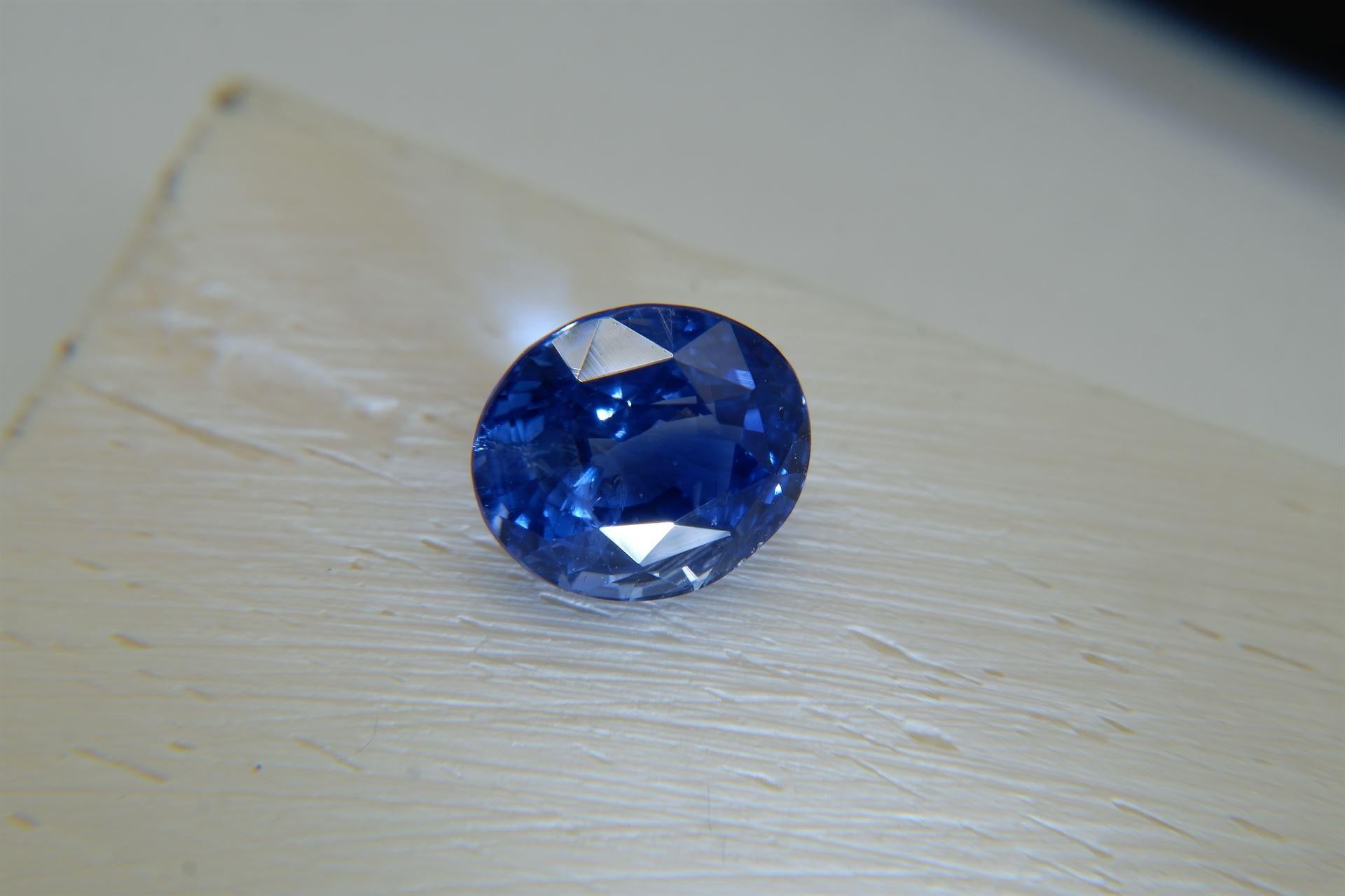 3.65 ct Appraised Premium, Neon Cornflower Blue Sapphire In New Condition For Sale In Sheridan, WY