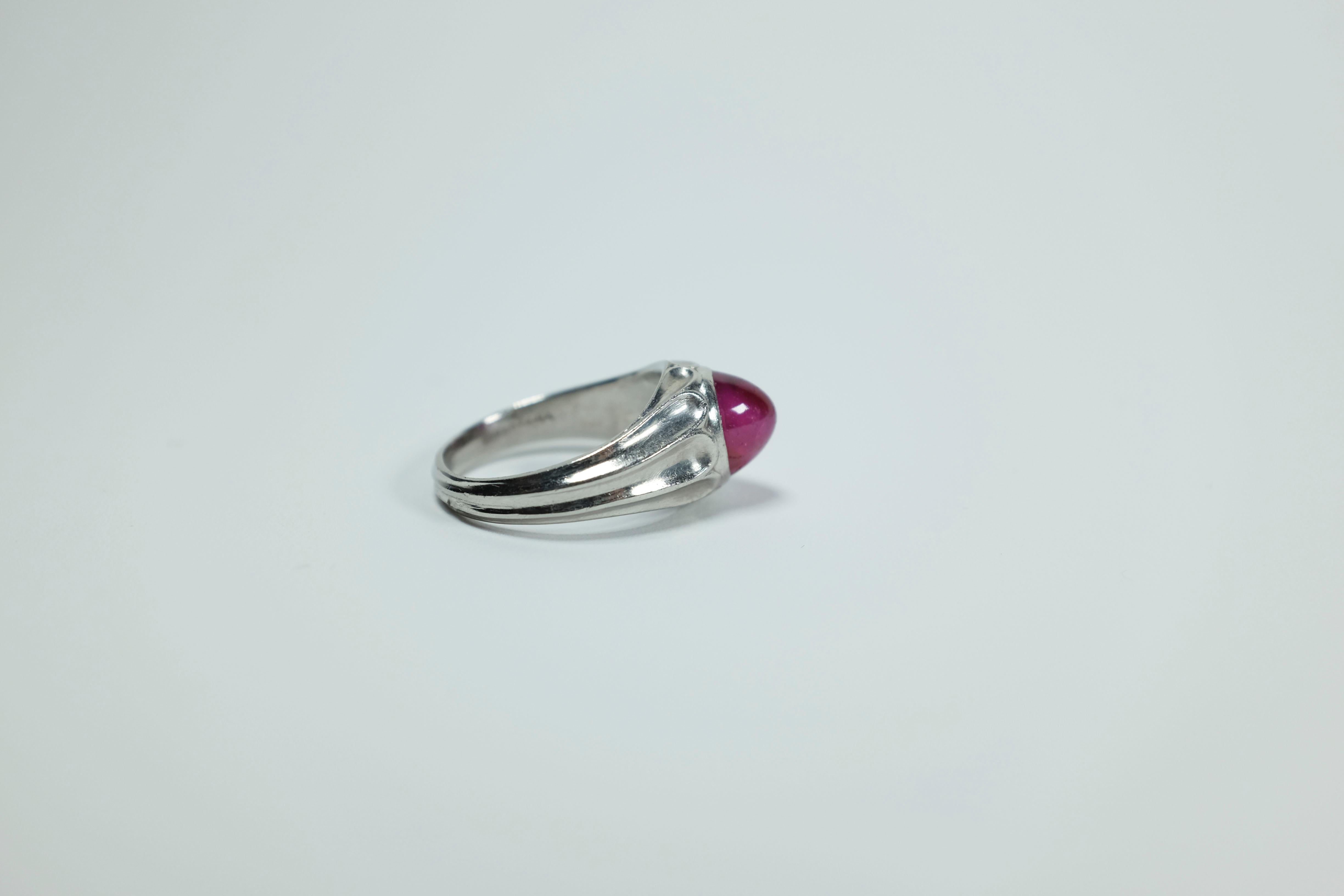 Approximately 2.00 Carat Burma No Heat Star Ruby Cab on Tiffany & Co. Ring In Good Condition For Sale In Miami Beach, FL