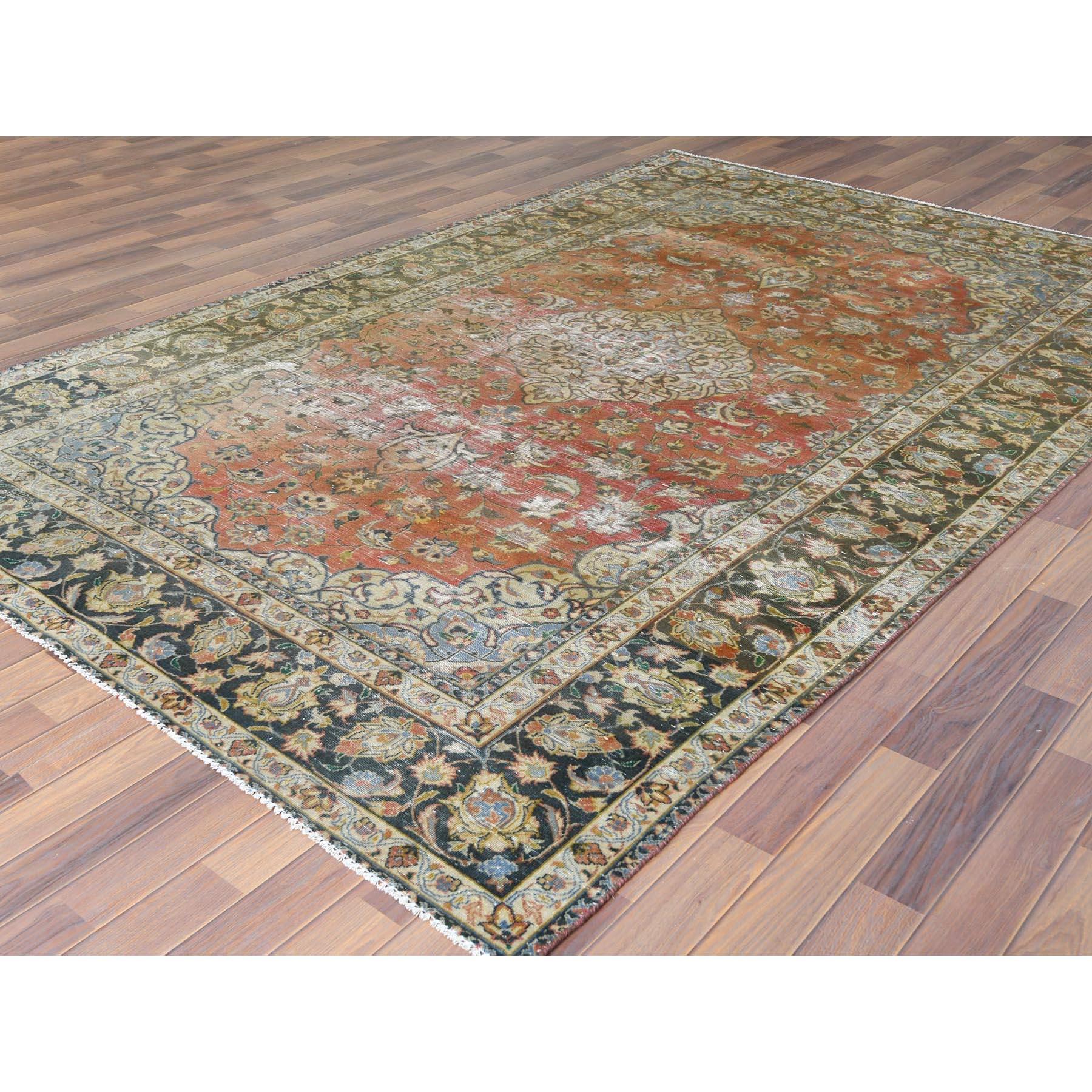 Apricot Color, Worn Wool Hand Knotted Vintage Persian Kashan Distressed Look Rug In Good Condition For Sale In Carlstadt, NJ