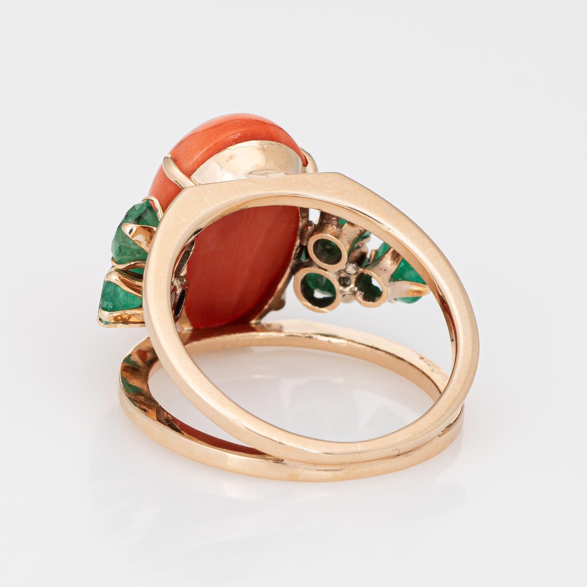 Apricot Coral Emerald Ring Vintage 18 Karat Yellow Gold Estate Fine Jewelry In Good Condition In Torrance, CA