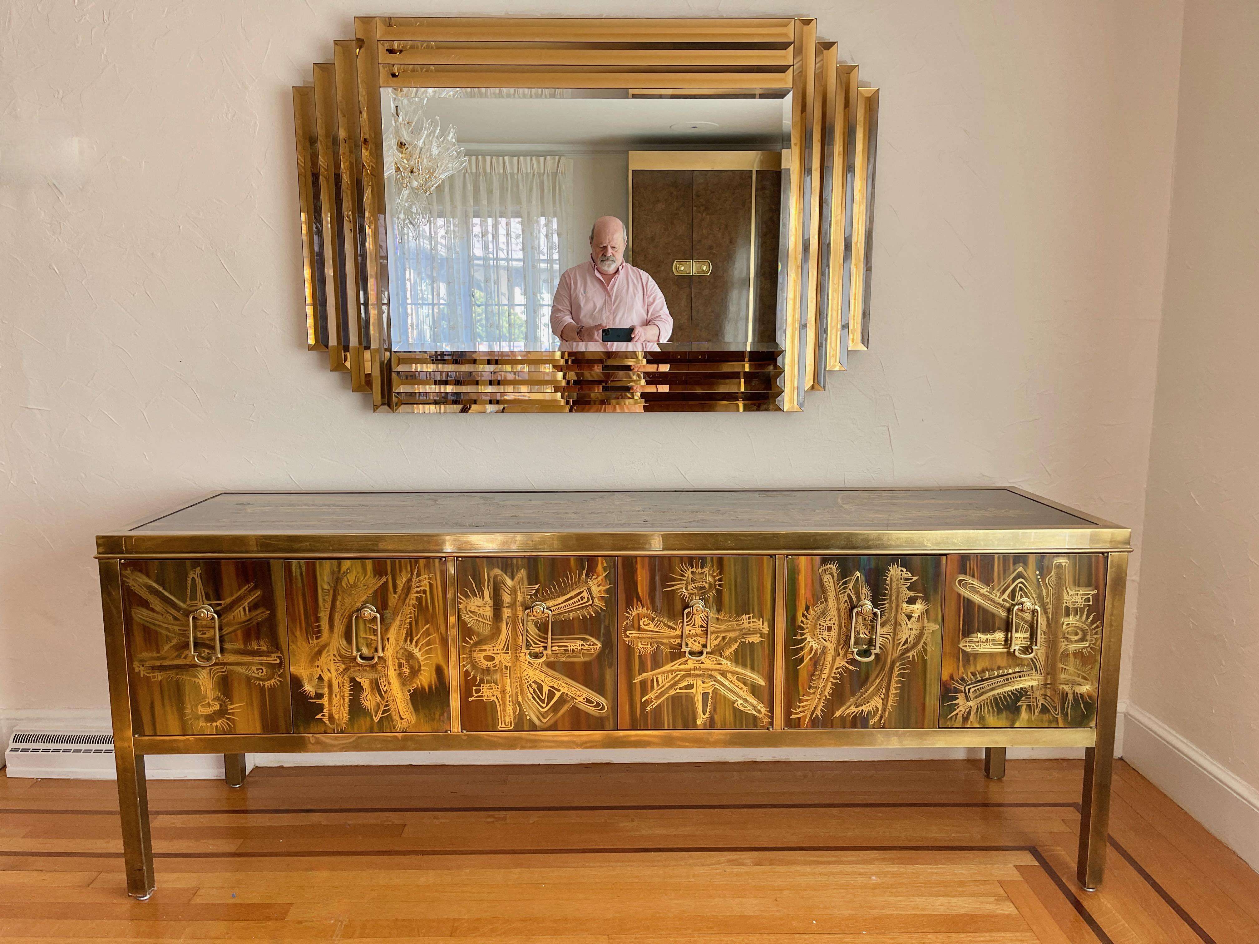 Postmoderne Miroir Ziggurat or abricot en vente