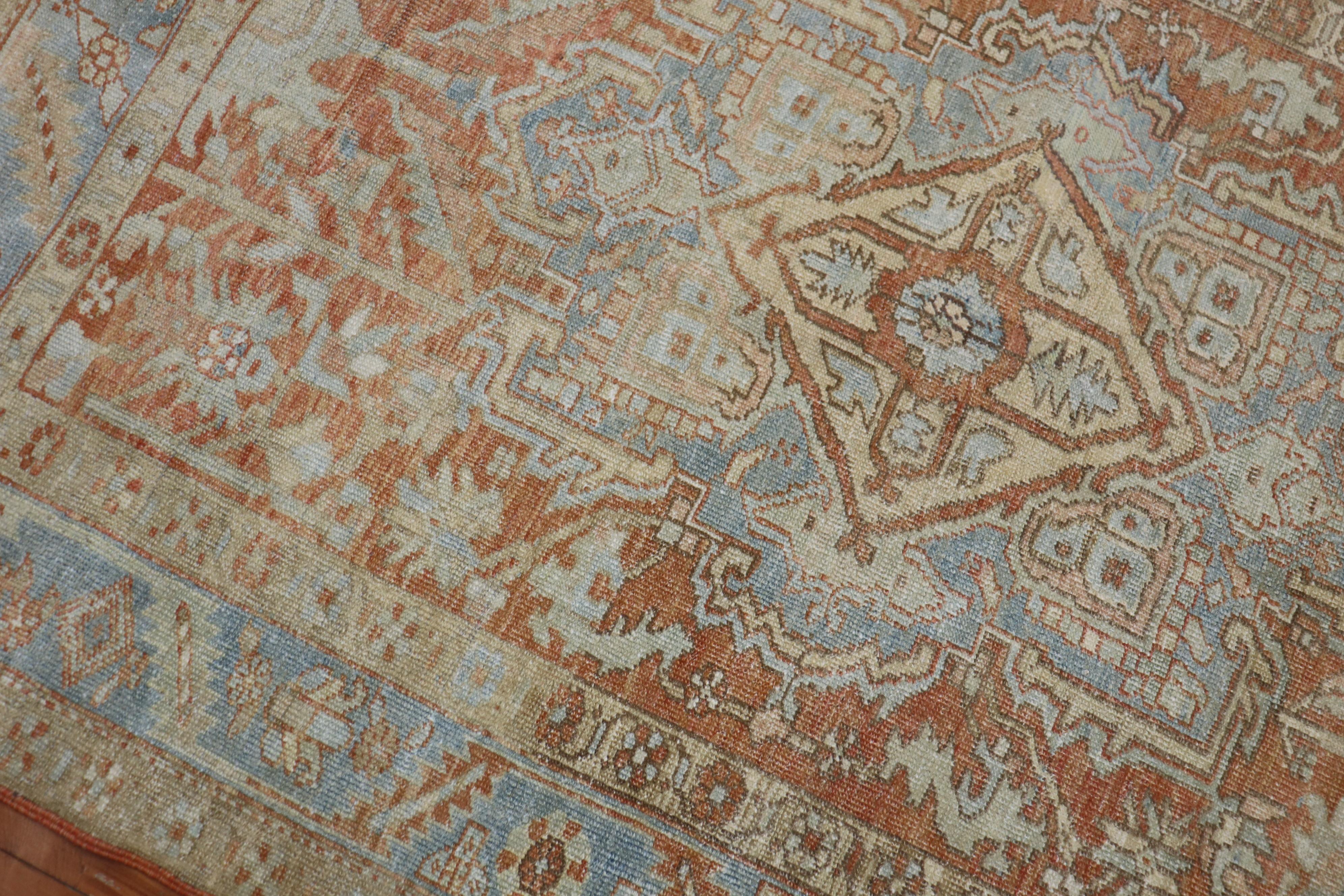 Heriz persan traditionnel bleu abricot en vente 1