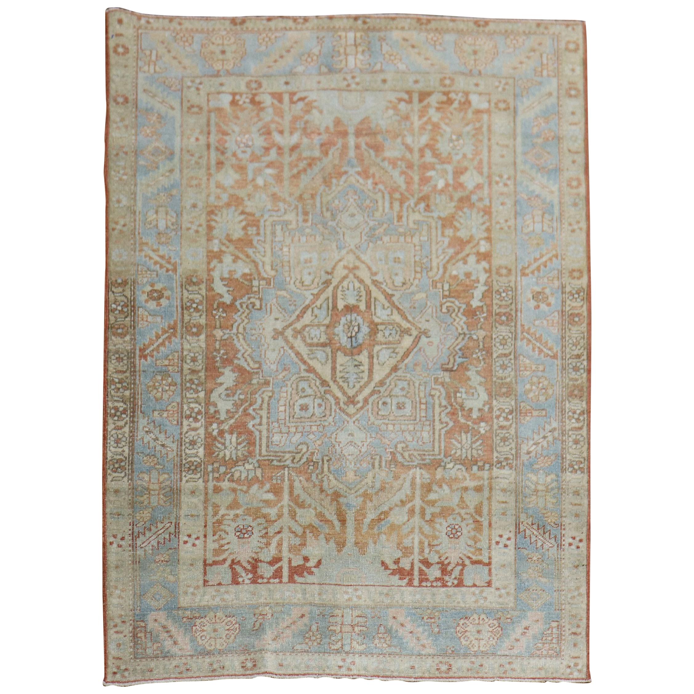 Heriz persan traditionnel bleu abricot en vente