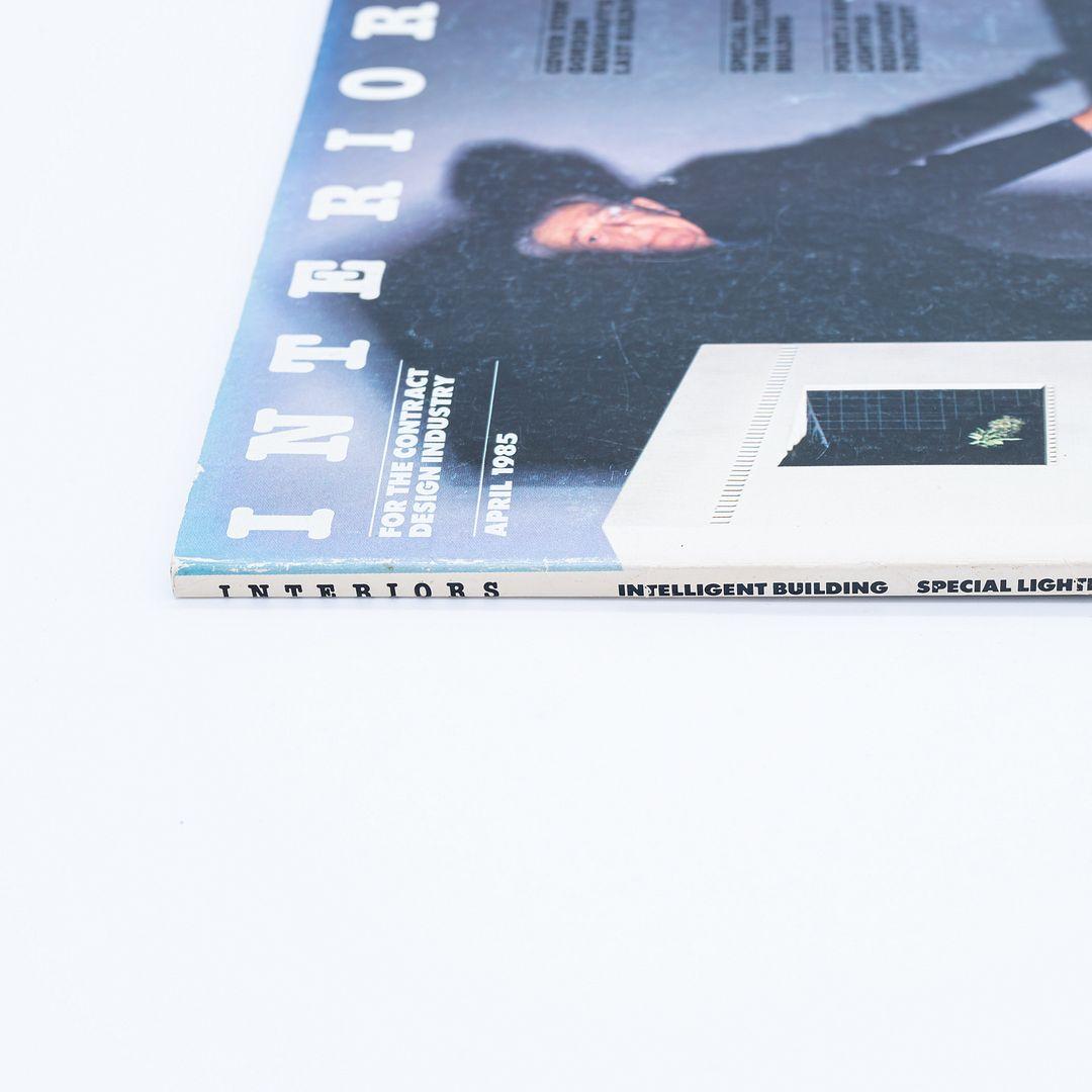 Moderne Magazine de Gordon Bunshaft ft., avril 1985 Tirelire commerciale nationale de Jeddah en vente