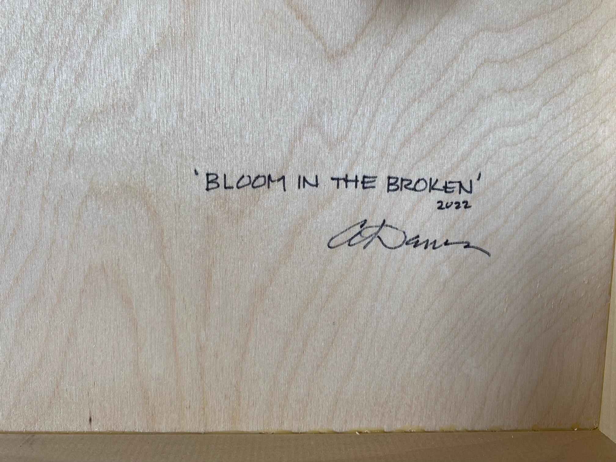 'Bloom in the Broken' di April Dawes, pittura a olio su pannello di betulla in vendita 2