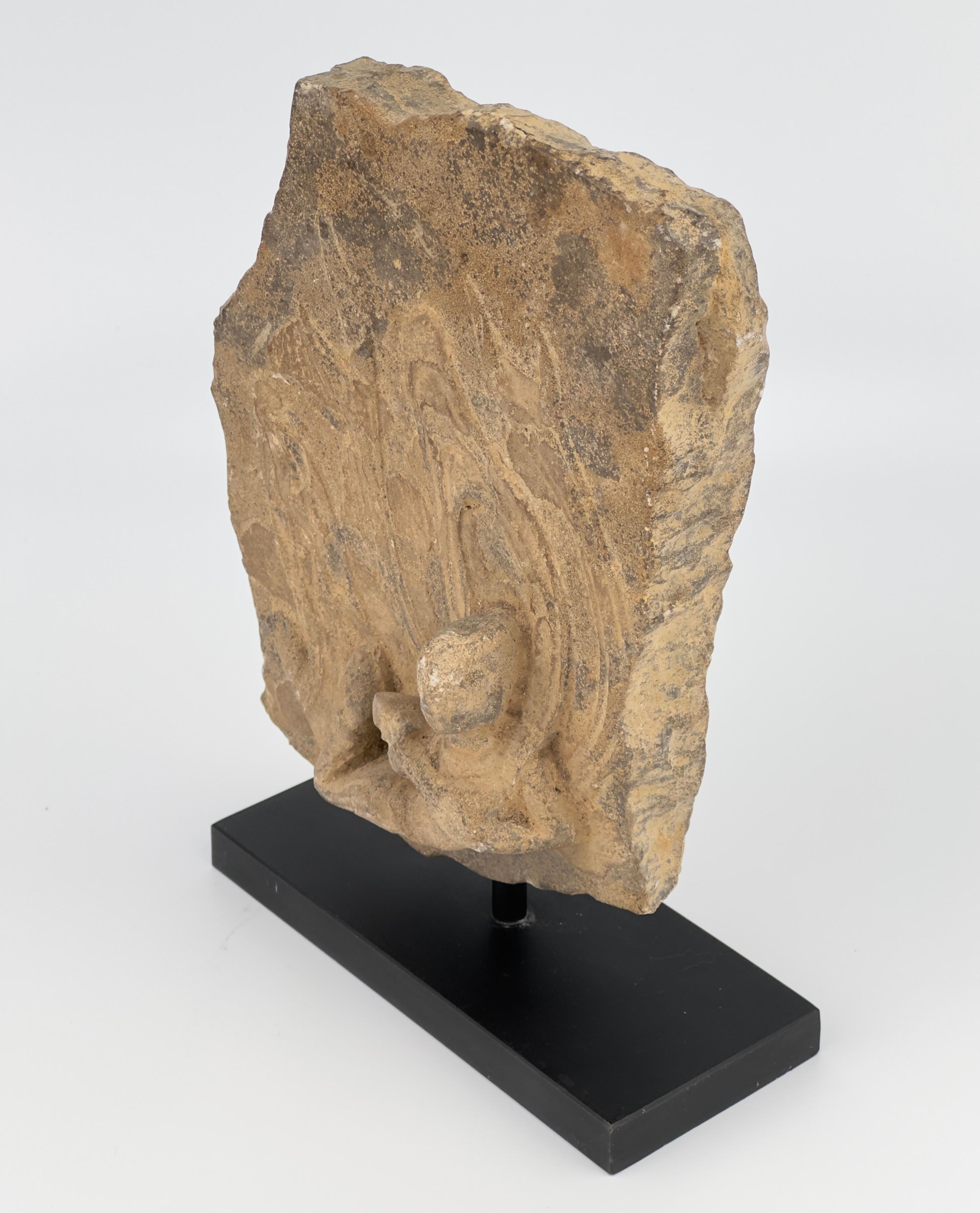Apsara-Stele aus Kalkstein mit extrem seltener oolithischer Kieselsäure, Wei Dynasty im Angebot 5