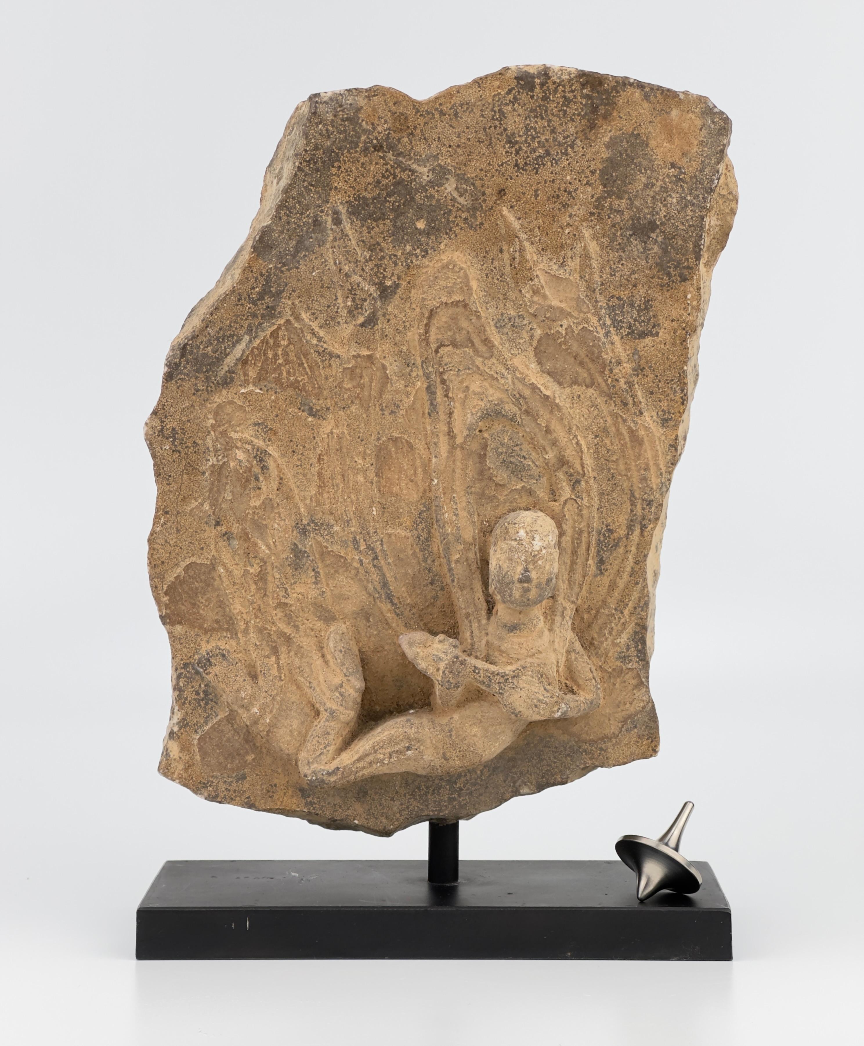 Apsara-Stele aus Kalkstein mit extrem seltener oolithischer Kieselsäure, Wei Dynasty im Angebot 7