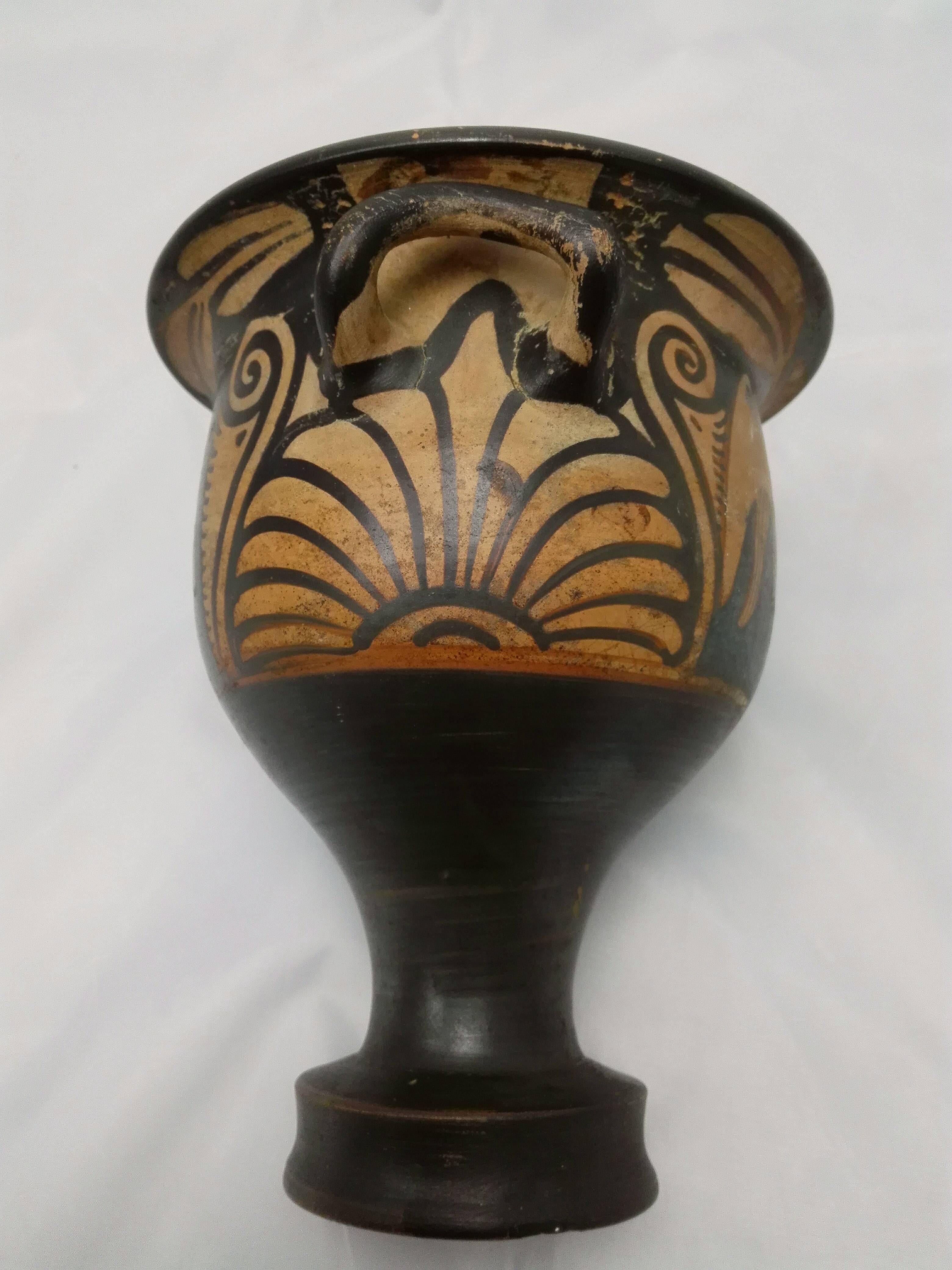 Apulian Classical Greek Bell Crater Wine Pottery Magna Graecia, South Italy In Fair Condition For Sale In Osnabrück, DE