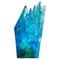 Cliff bleu aqua, une sculpture unique en verre bleu, turquoise et vert de Crispian Heath
