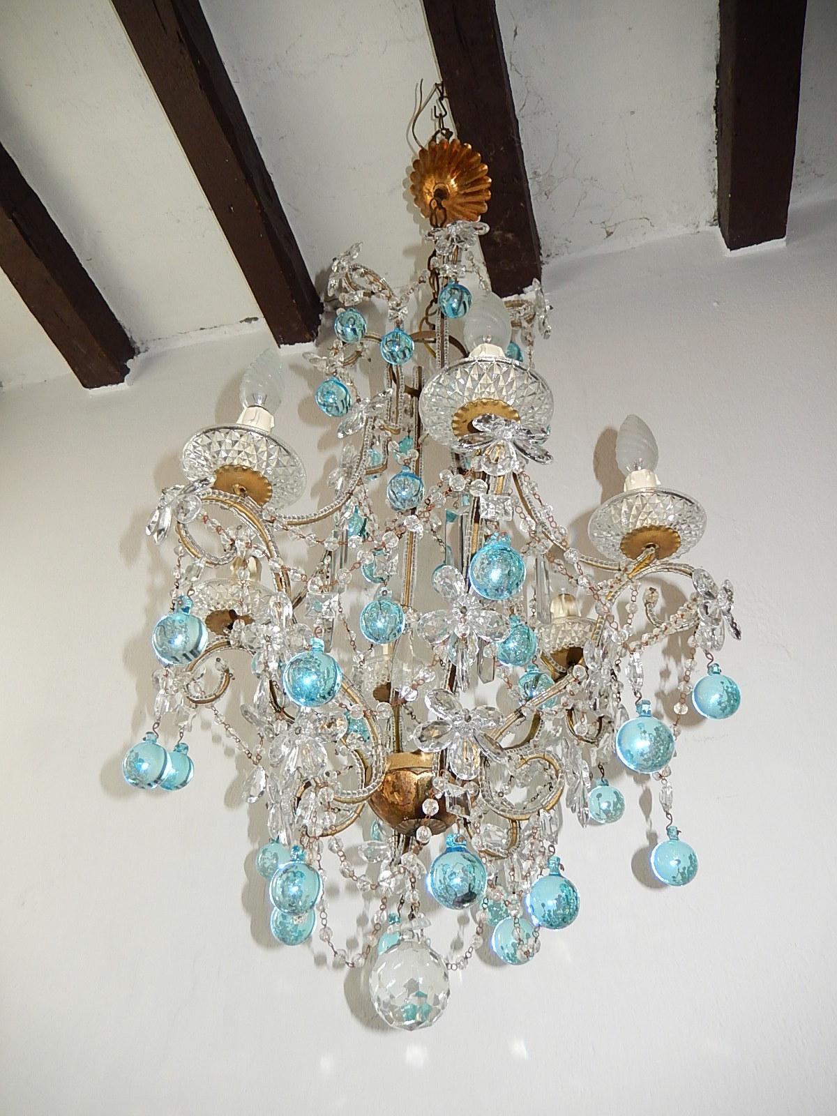 Aqua Blue French Maison Baguès Style Beaded Crystal Prisms & Flowers Chandelier In Good Condition In Modena (MO), Modena (Mo)