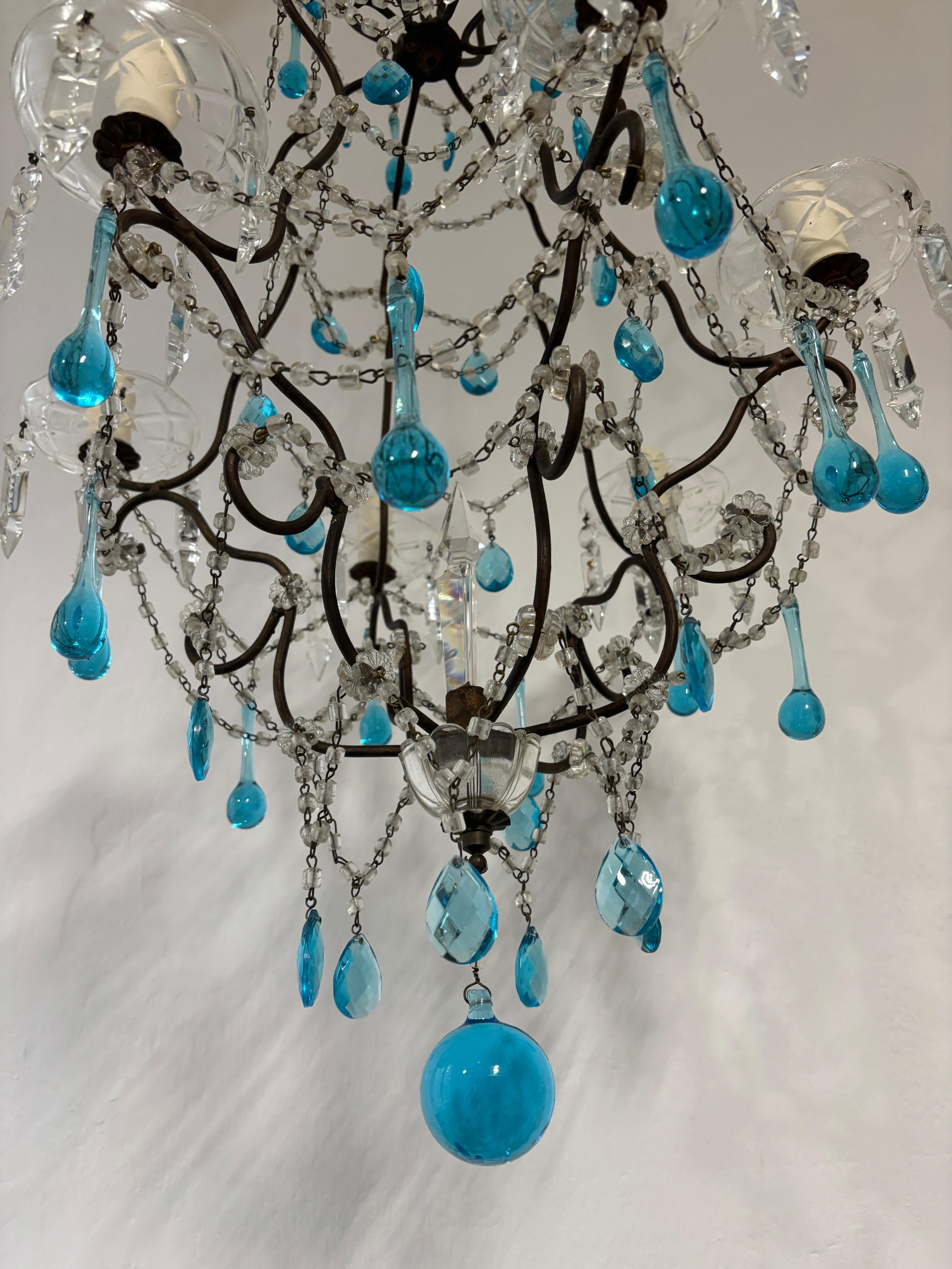 Francese Lampadario a lance con gocce di cristalli di Murano blu acqua, francese, c.C. 1920 in vendita