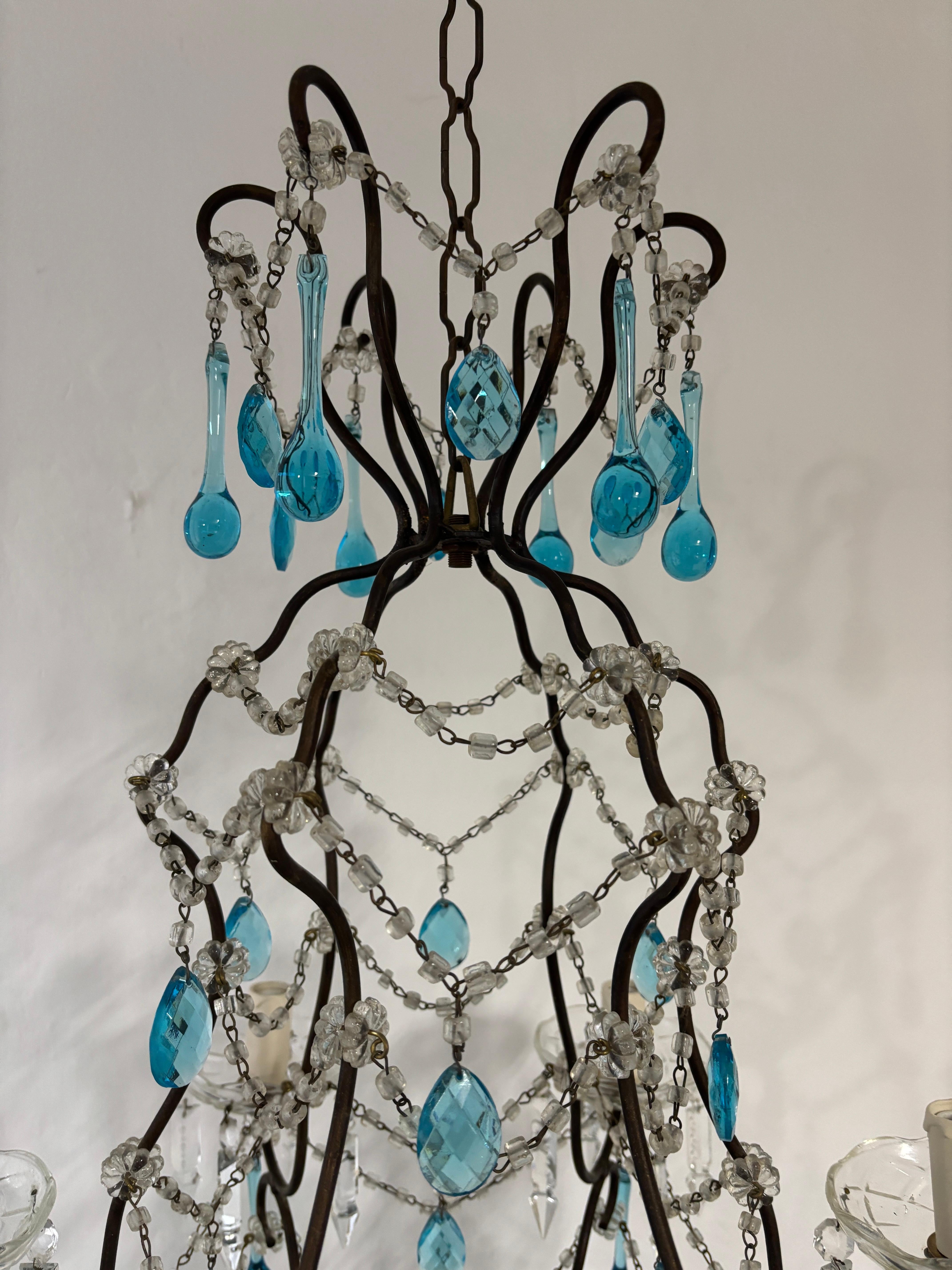 Inizio XX secolo Lampadario a lance con gocce di cristalli di Murano blu acqua, francese, c.C. 1920 in vendita