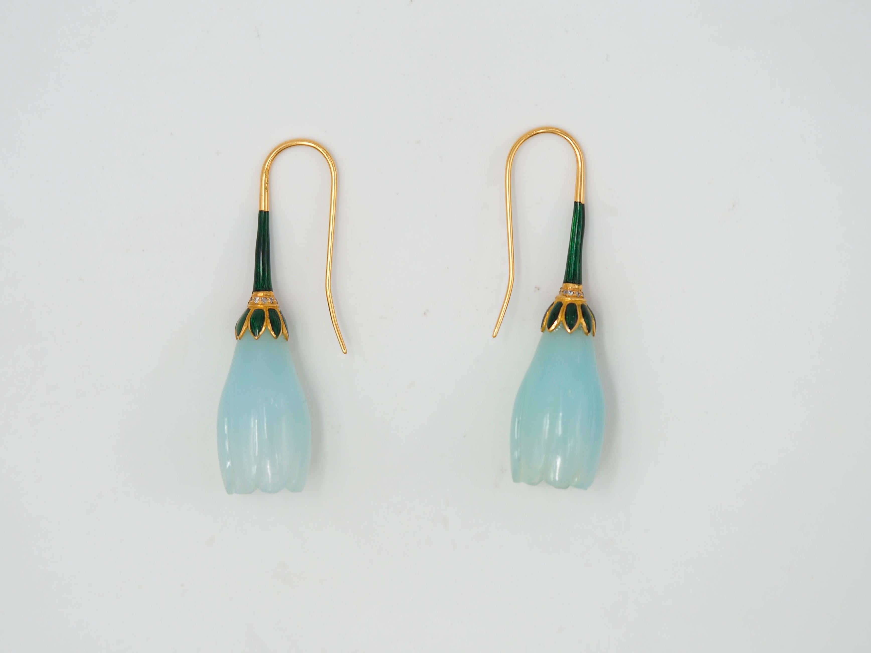 These earrings are made with an aqua chalcedony hand-carved in a flower shape. The top part in 23kt gold is partially covered with green transparent enamel and has a ligne of small white diamonds. 
These earrings have been handmade in India using