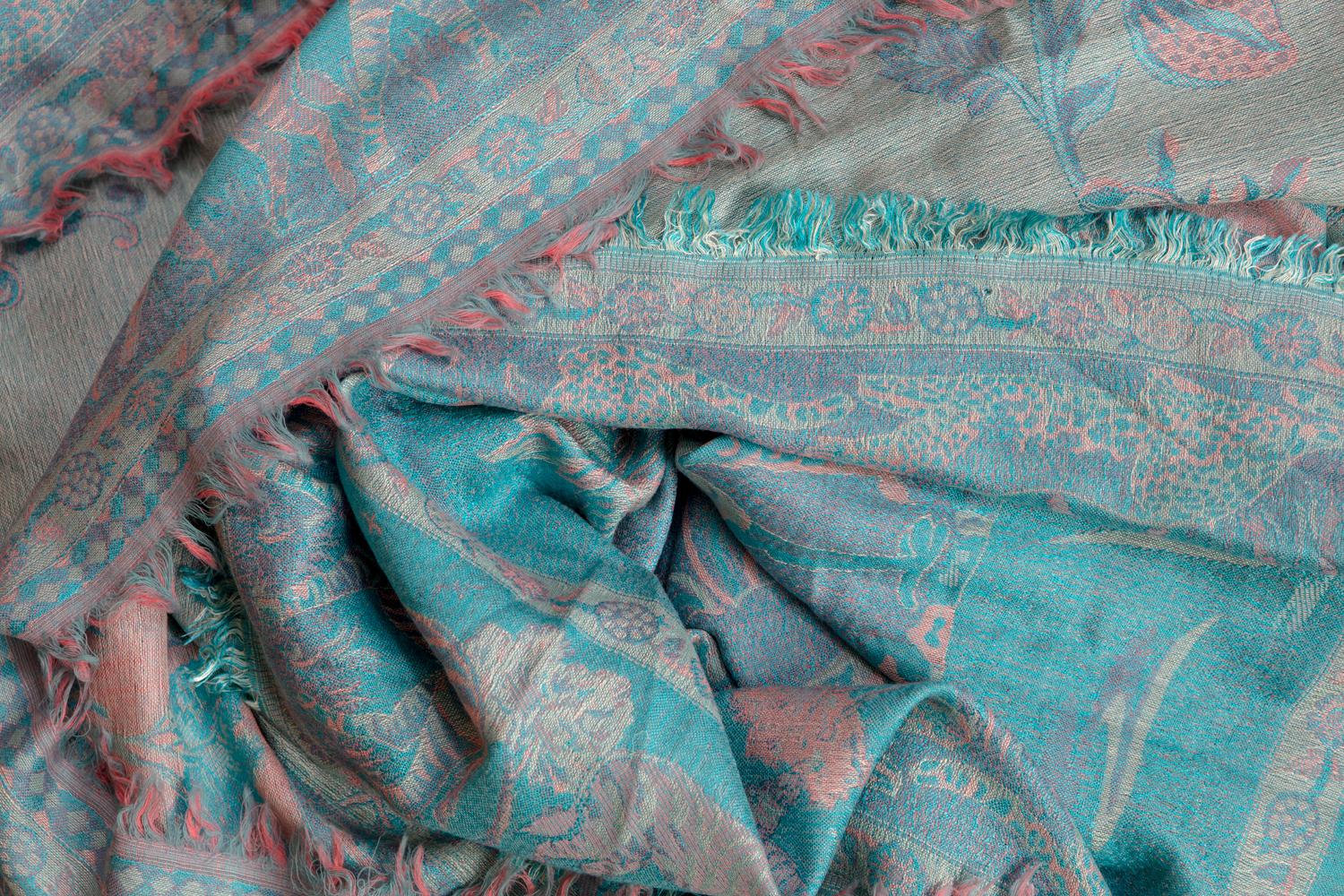 Tissage Pashmina ou couvercle de lit en forme d'arbre d'immortalité, tissé à la main, turquoise, corail et rose en vente